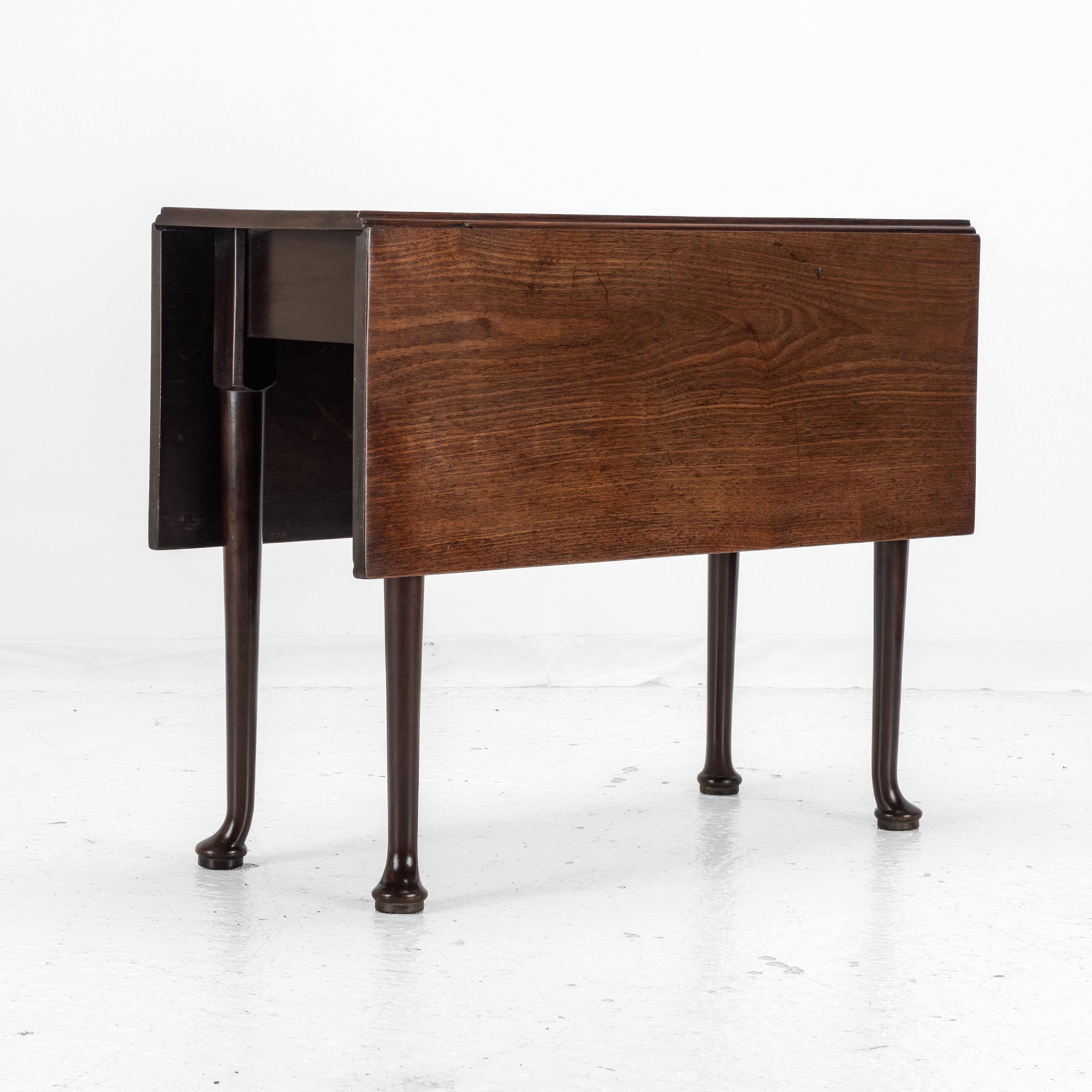 Mesa de Comedor de Caoba Jorge II con Pequeña Hoja Caída y Pie Acolchado c1740 (Georgian Side) en venta 12