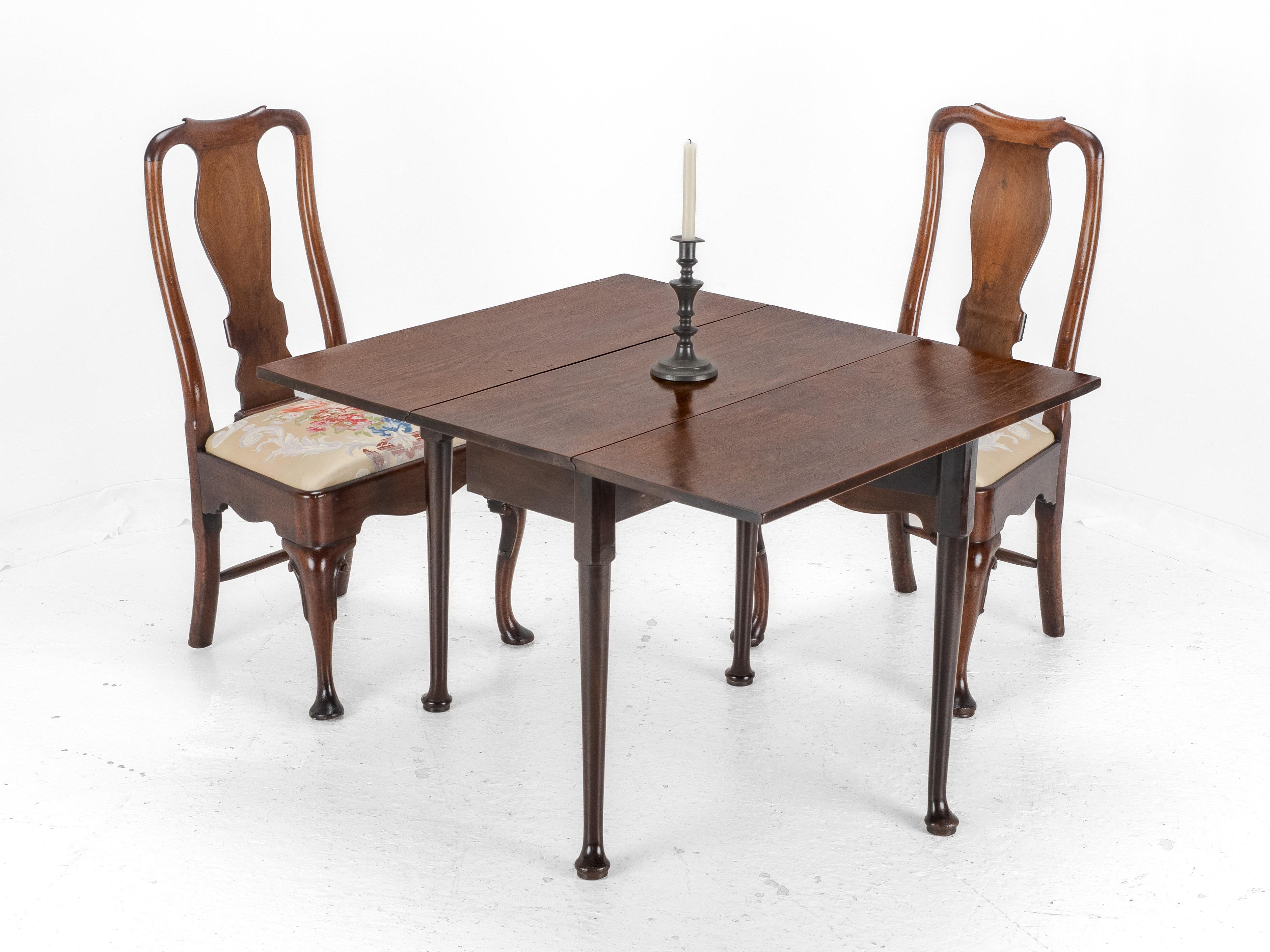 Mesa de Comedor de Caoba Jorge II con Pequeña Hoja Caída y Pie Acolchado c1740 (Georgian Side) Inglés en venta