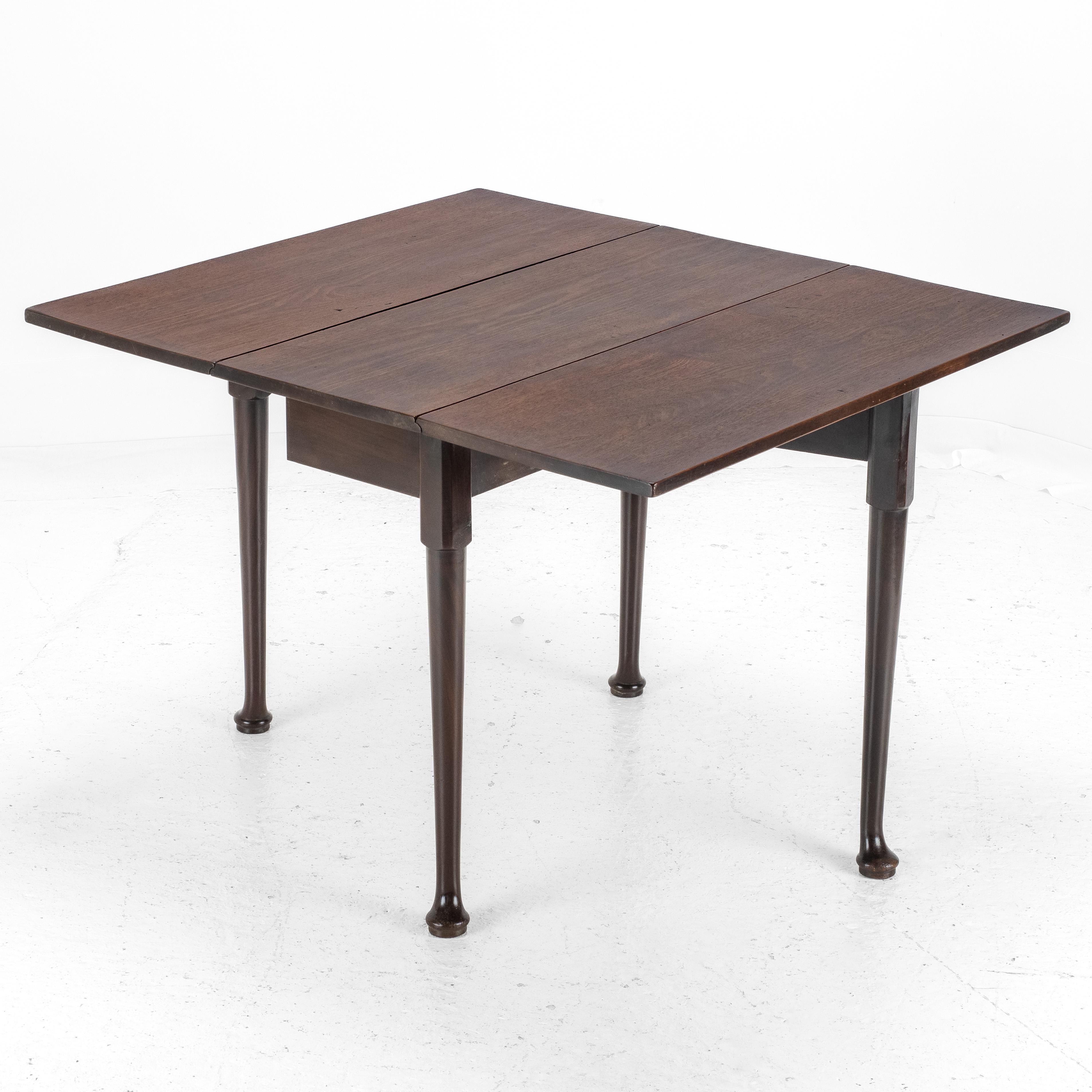 Mesa de Comedor de Caoba Jorge II con Pequeña Hoja Caída y Pie Acolchado c1740 (Georgian Side) en Bueno estado para la venta en Leeds, GB