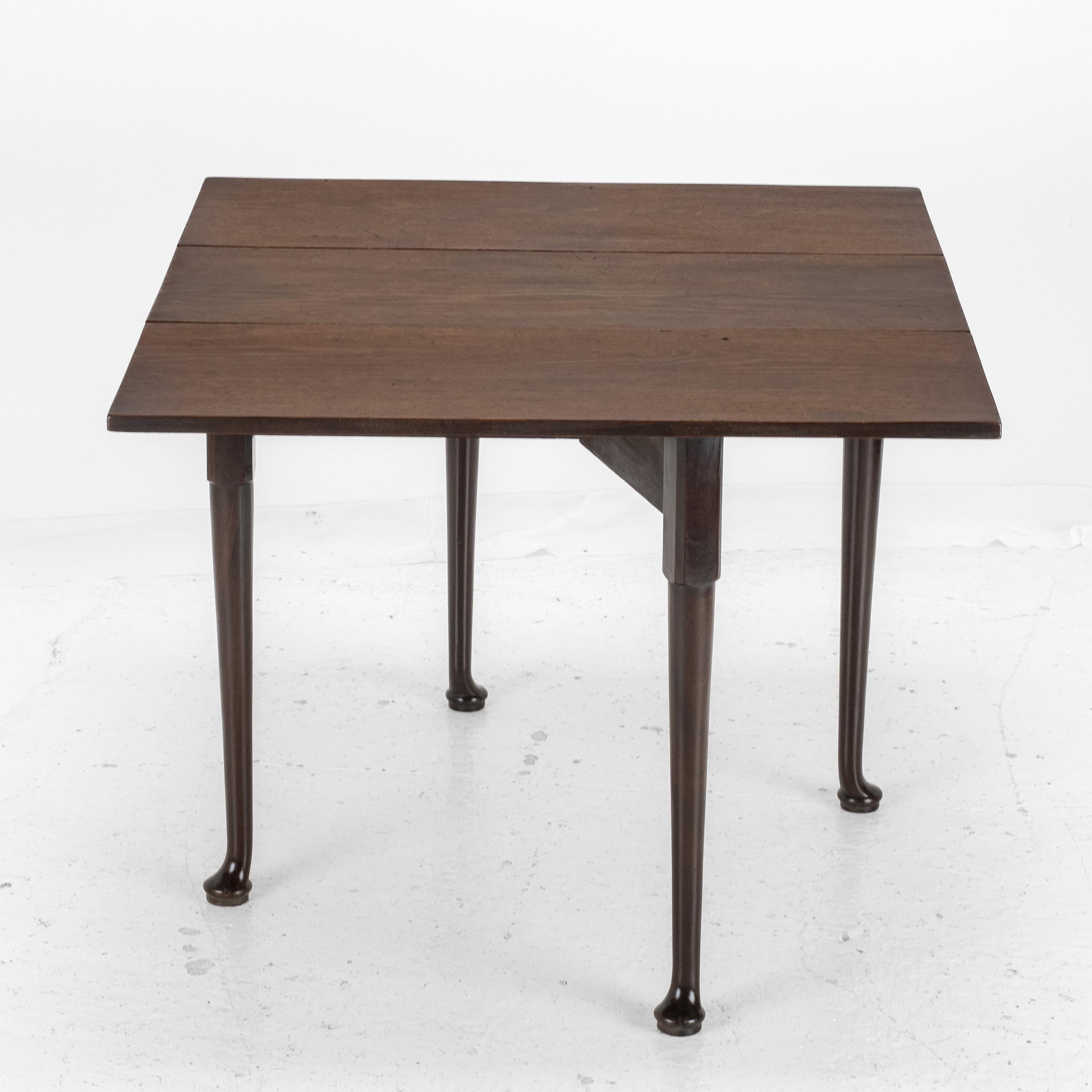 Mesa de Comedor de Caoba Jorge II con Pequeña Hoja Caída y Pie Acolchado c1740 (Georgian Side) en venta 3