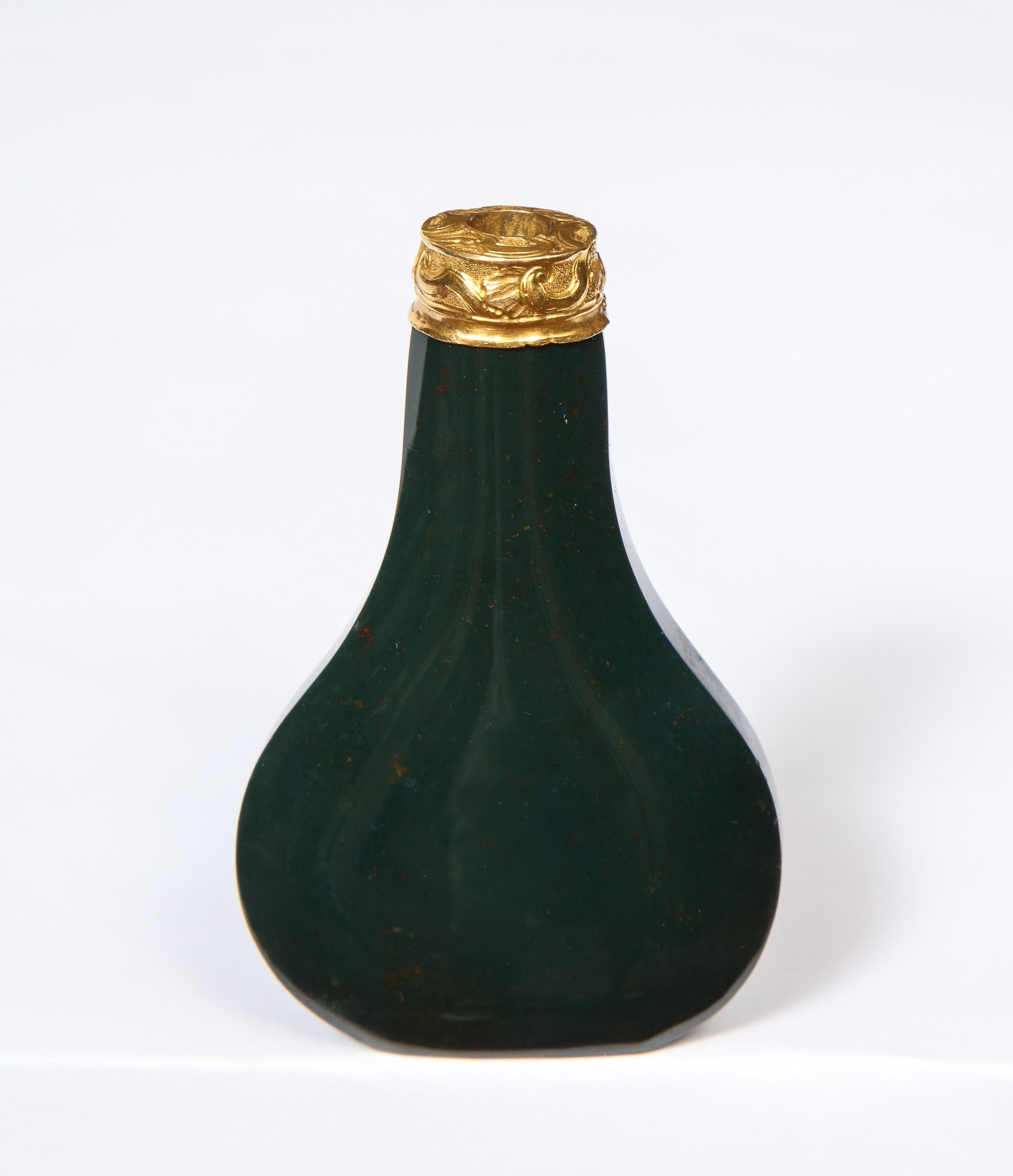 George II English 18 Karat Gold and Bloodstone Perfume Bottle In Good Condition In New York, NY
