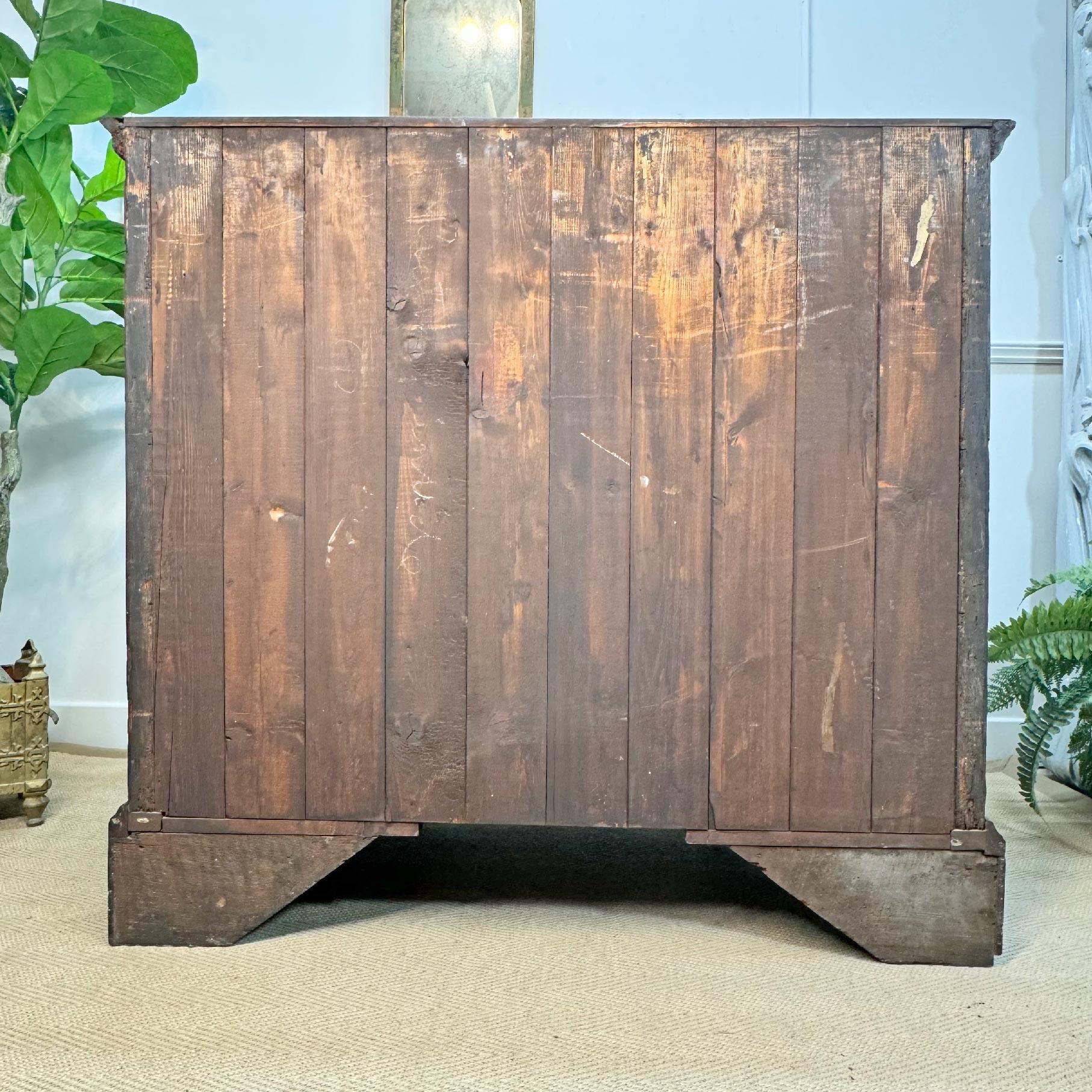 Cassettiera inglese a intarsio di Giorgio II CIRCA 1730 in vendita 12
