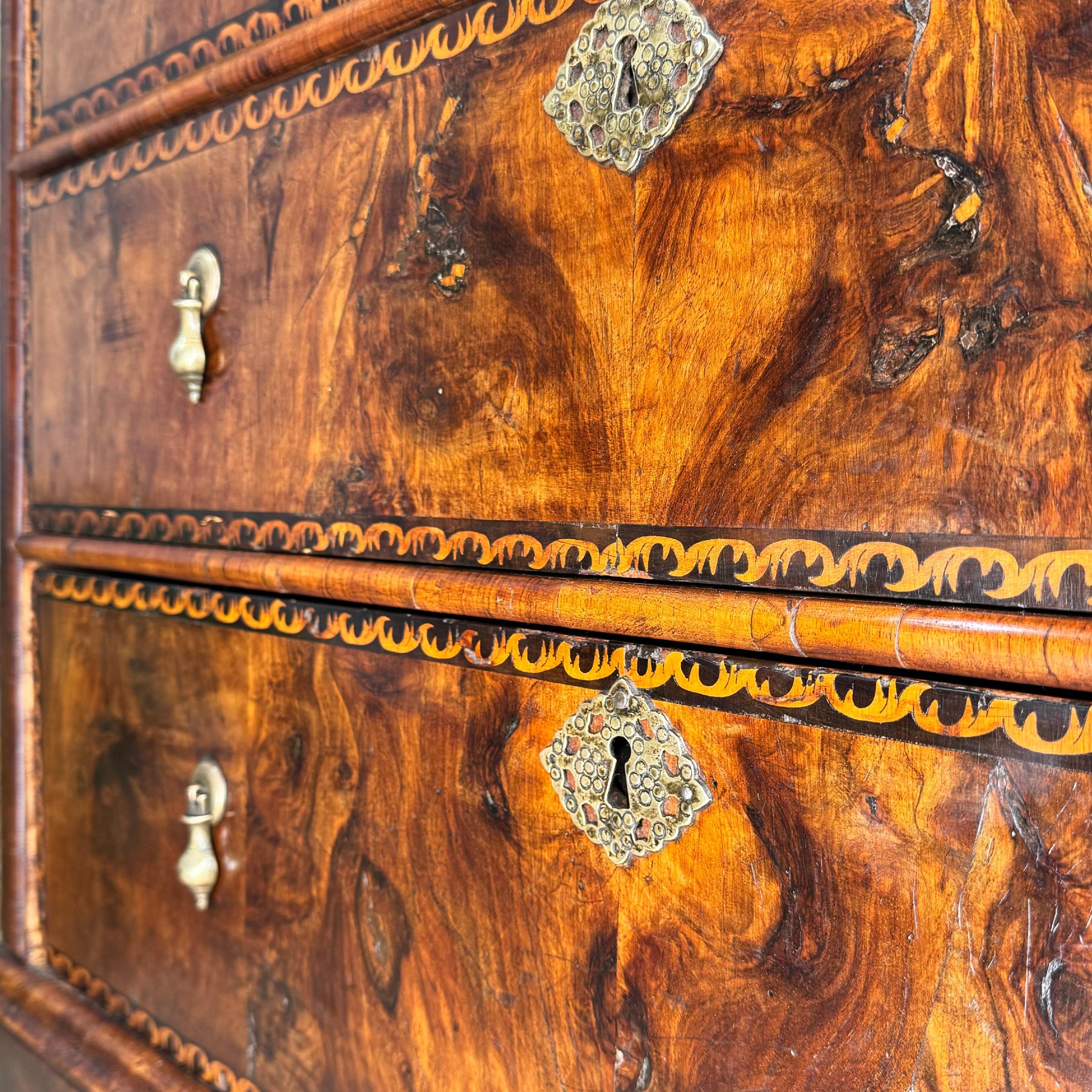 Fatto a mano Cassettiera inglese a intarsio di Giorgio II CIRCA 1730 in vendita
