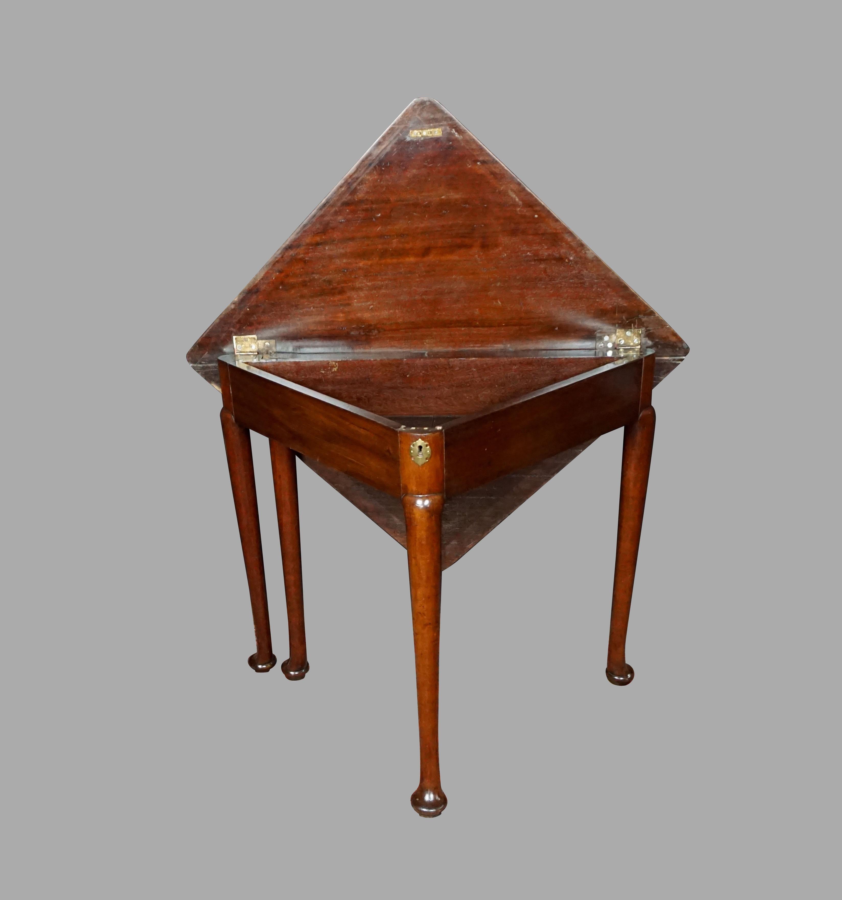 George II Mahogany Envelope or Corner Table with Well In Good Condition In San Francisco, CA