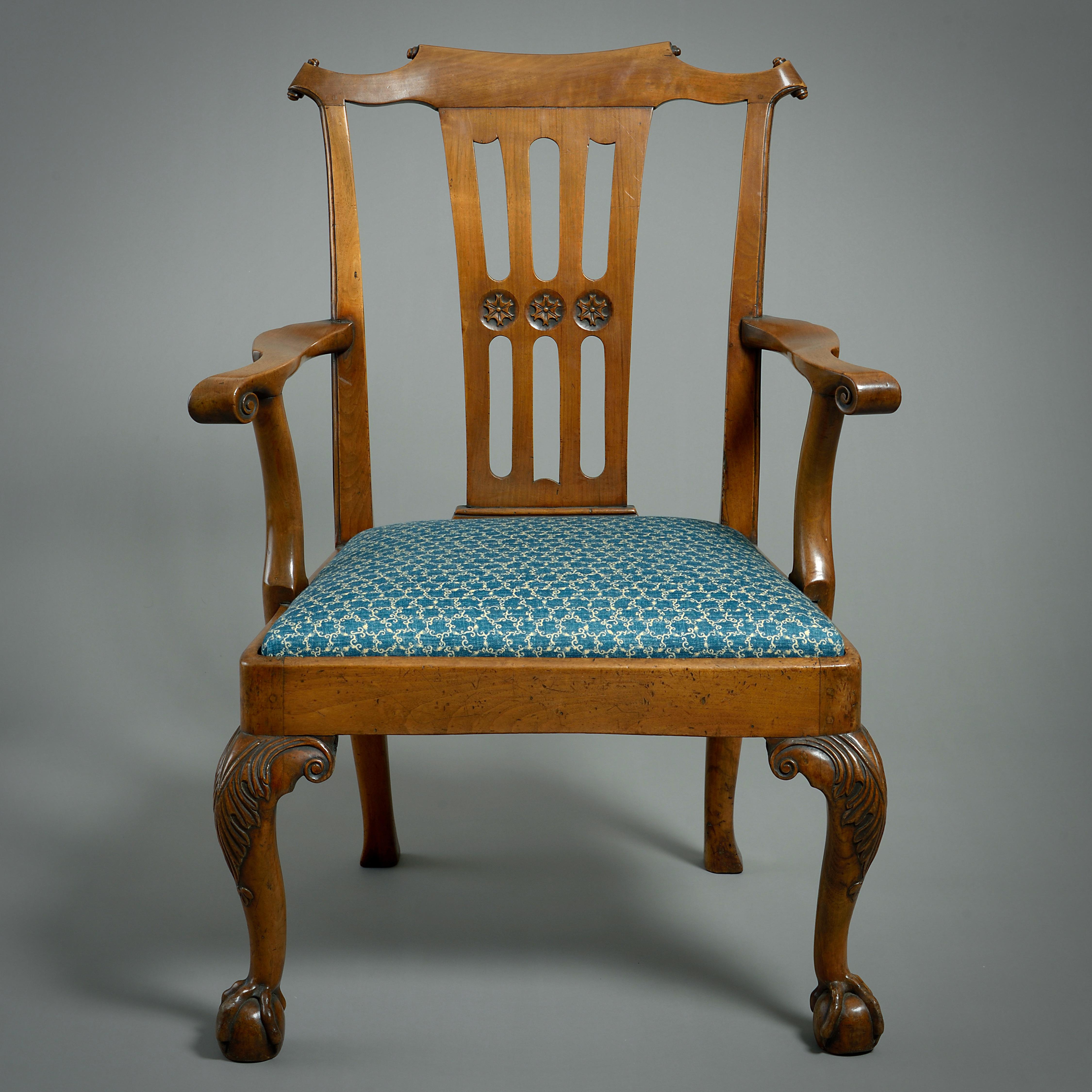 George II Fruitwood Armchair In Good Condition For Sale In London, GB