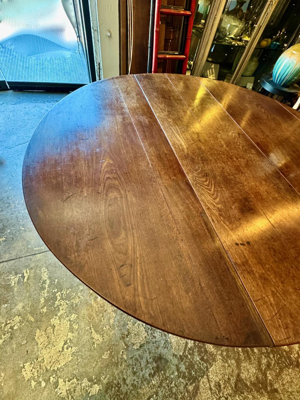 George II Gateleg Dining Table For Sale 4