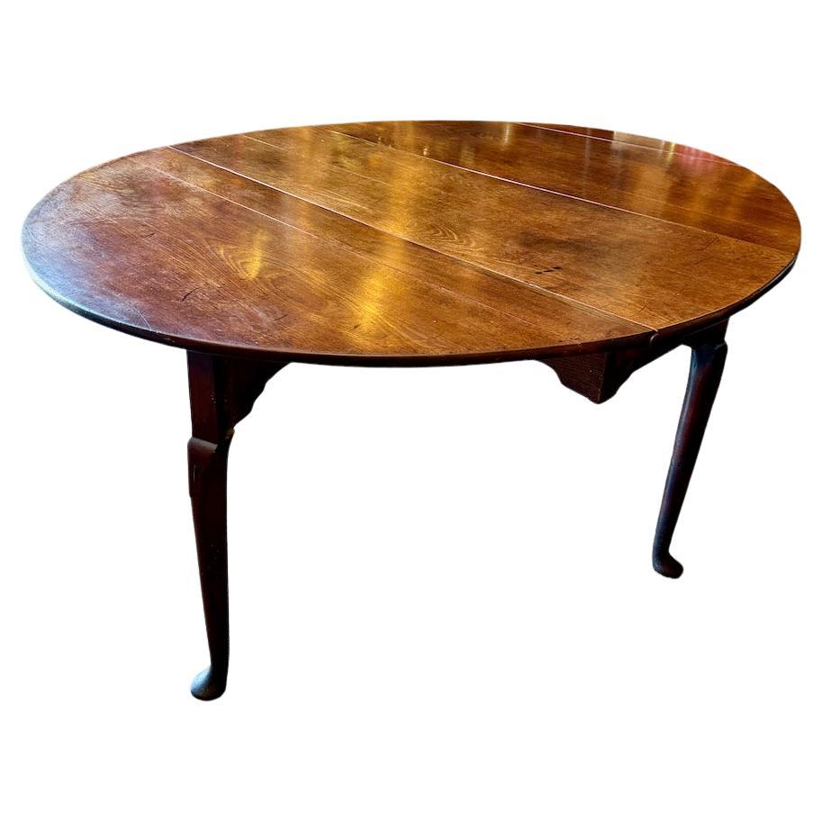 This is a stunning George II c. 1730 - 1740 solid Oak Gateleg/Drop Leaf Dining Table. The table was created nearly 300 years ago during the reign of George II (1727 - 1760). The table seems to be completely original, including its old surface. The