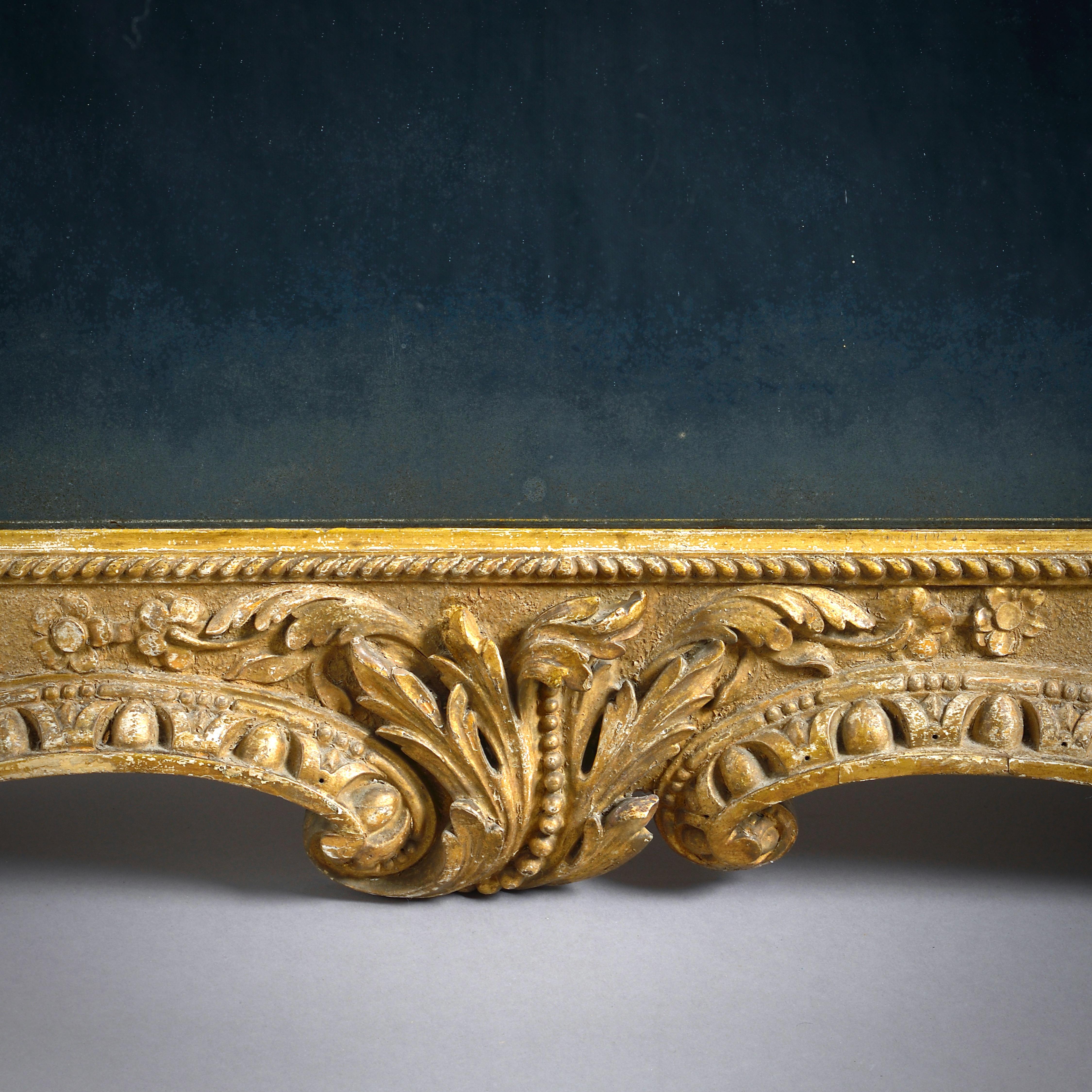 XVIIIe siècle Miroir en bois doré George II en vente