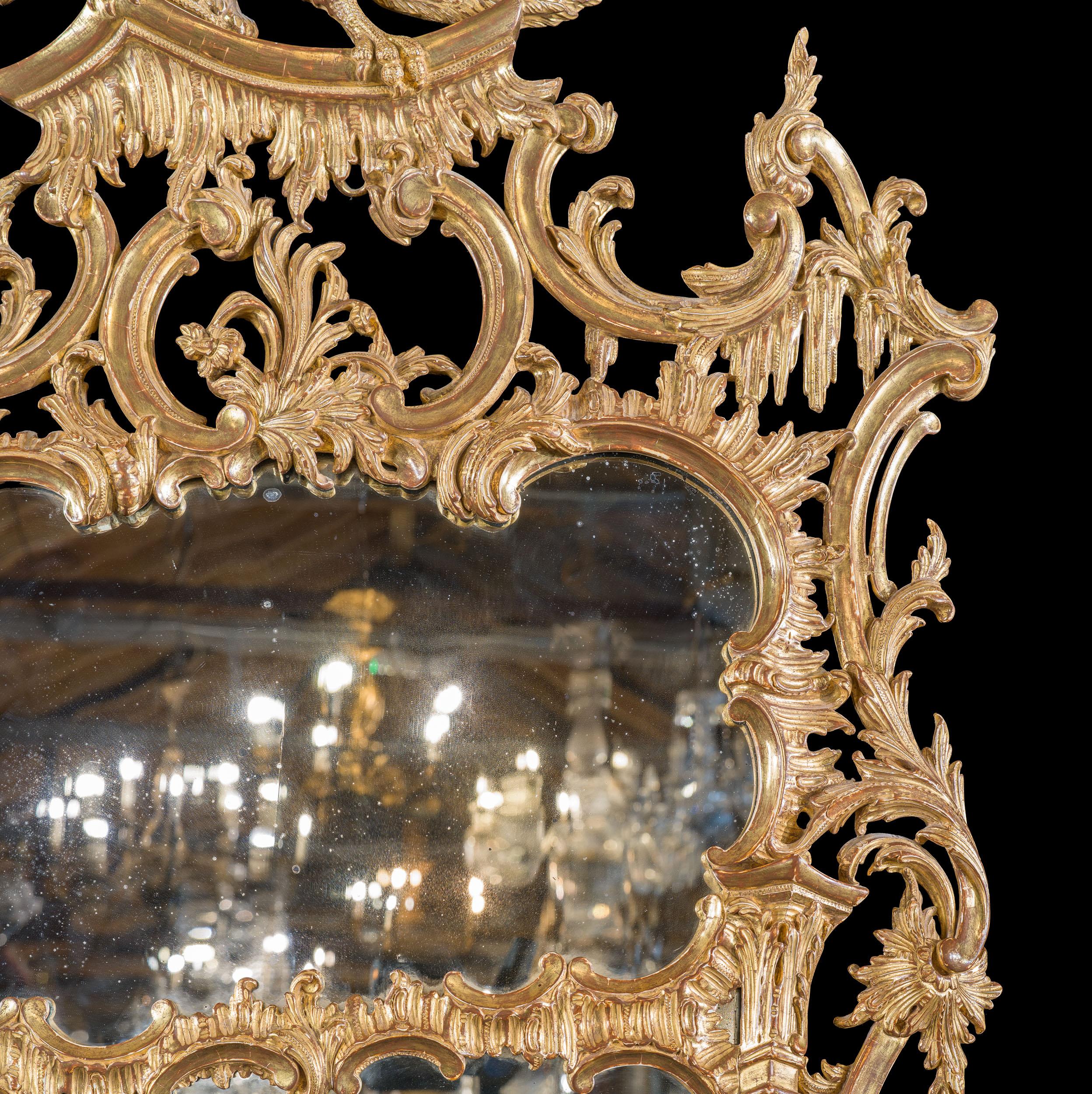 Anglais Miroir en bois doré à la manière de Thomas Johnson en vente