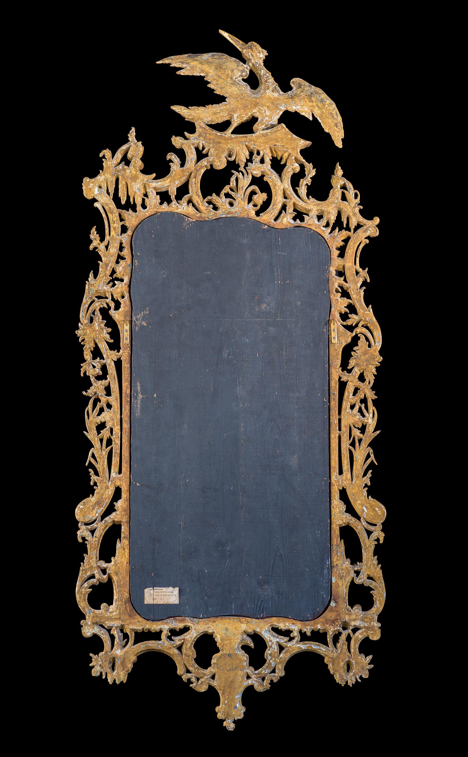 Bois doré Miroir en bois doré à la manière de Thomas Johnson en vente