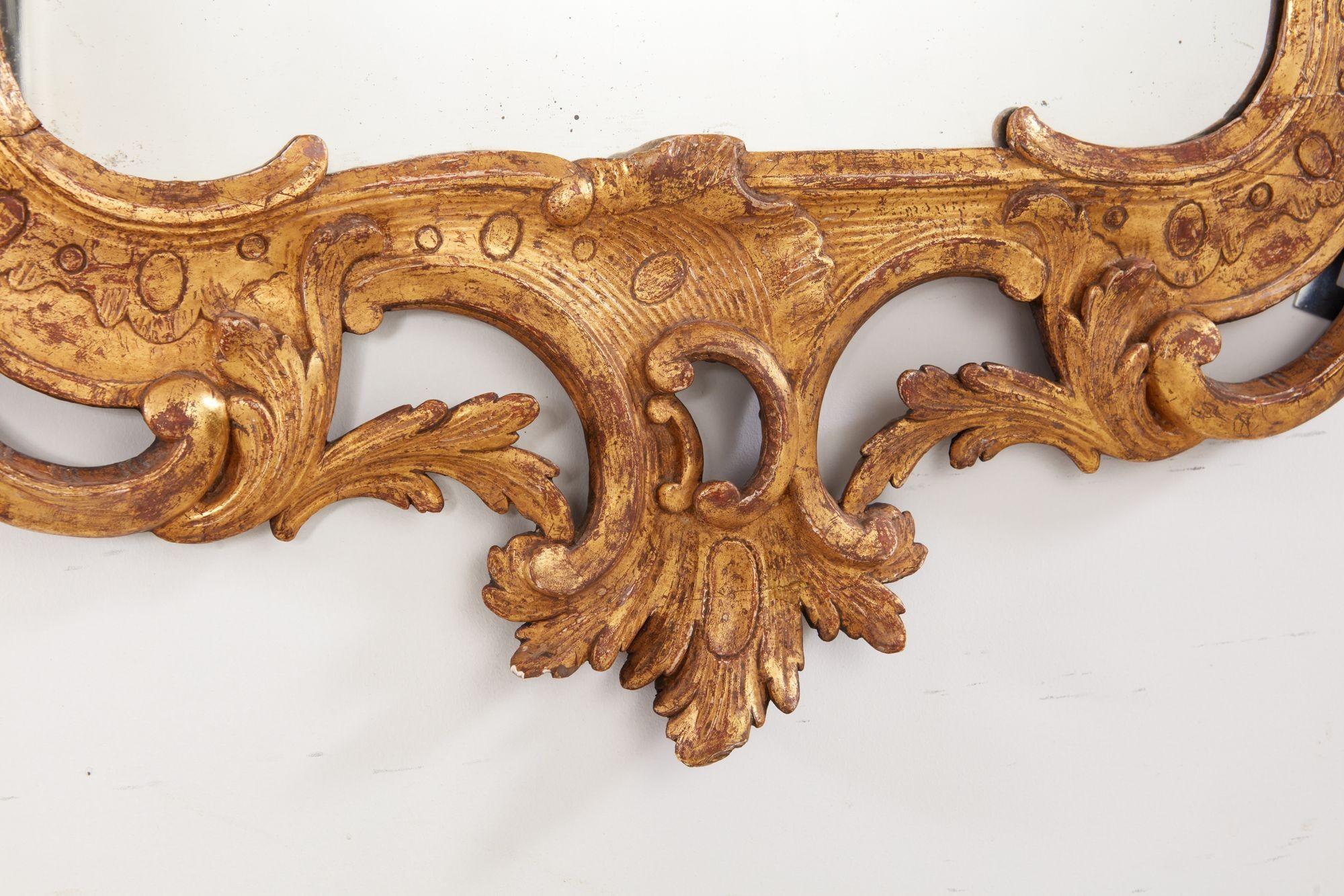 Georg-II-Spiegel aus Giltholz mit Blattschnitzerei (Vergoldetes Holz) im Angebot