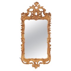 Miroir en bois doré George II avec sculpture de feuillage