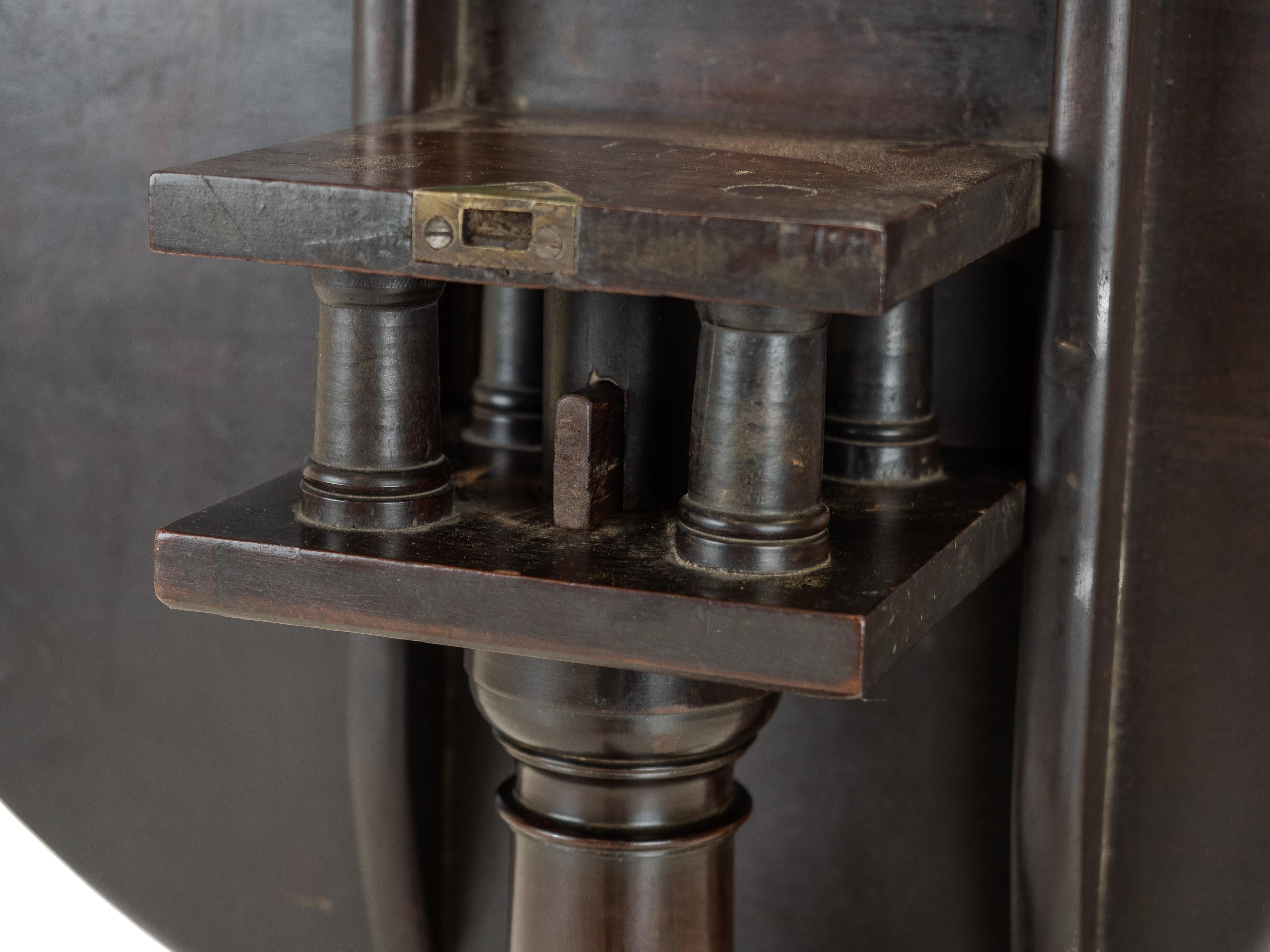 George II - III period Mahogany Birdcage Tripod Supper / Wine Table Circa 1760 - en vente 6