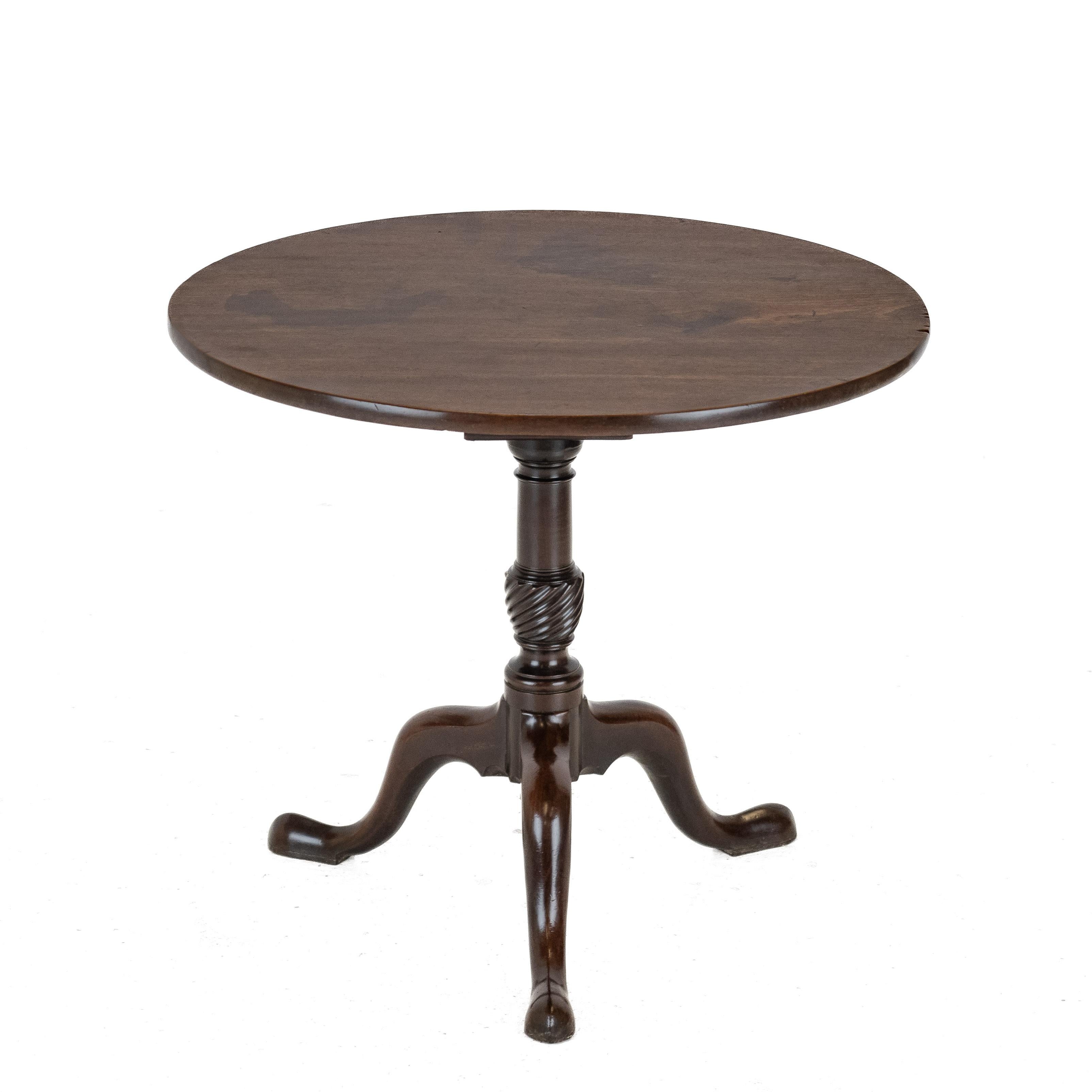 George II - III period Mahogany Birdcage Tripod Supper / Wine Table Circa 1760 - Bon état - En vente à Leeds, GB