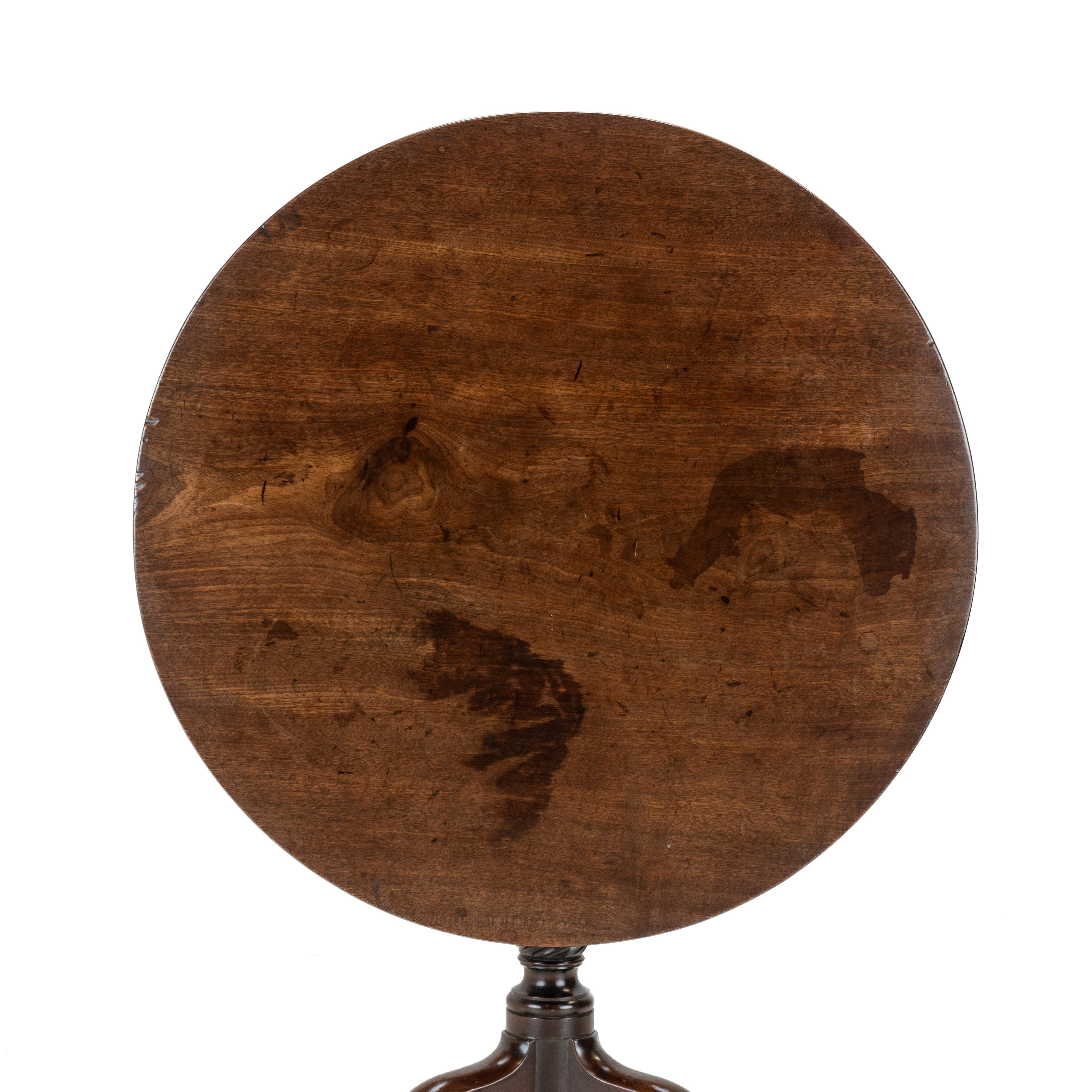 George II - III period Mahogany Birdcage Tripod Supper / Wine Table Circa 1760 - en vente 1