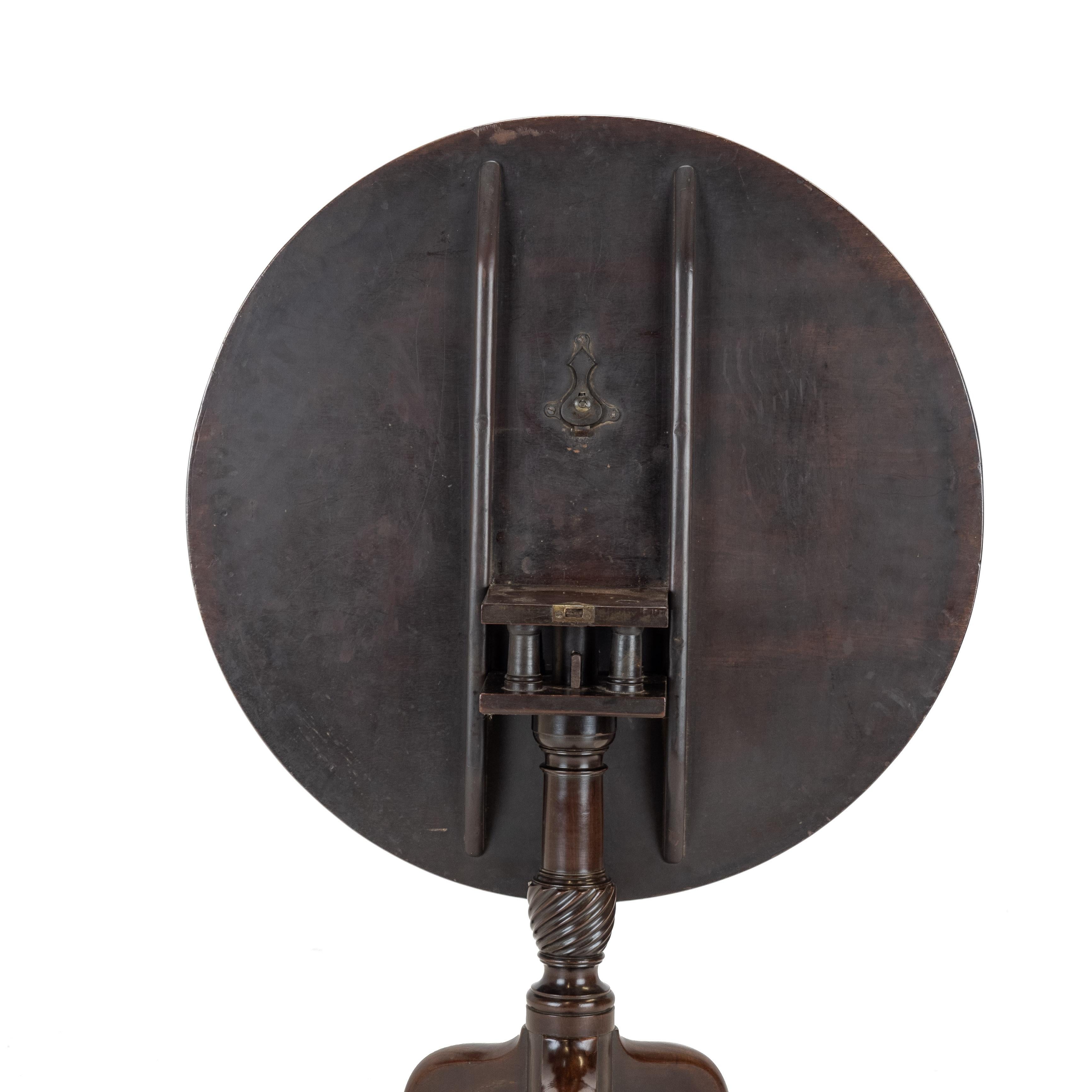 George II - III period Mahogany Birdcage Tripod Supper / Wine Table Circa 1760 - en vente 2