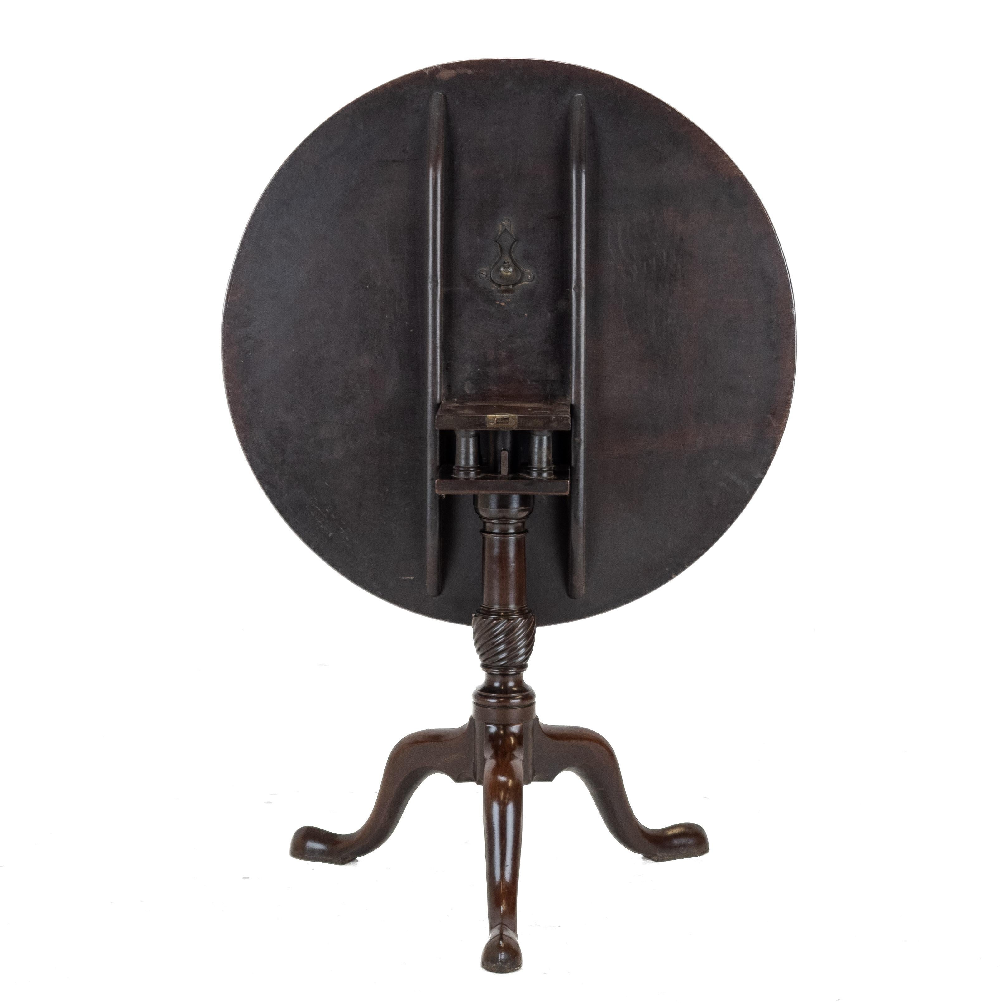 George II - III period Mahogany Birdcage Tripod Supper / Wine Table Circa 1760 - en vente 3