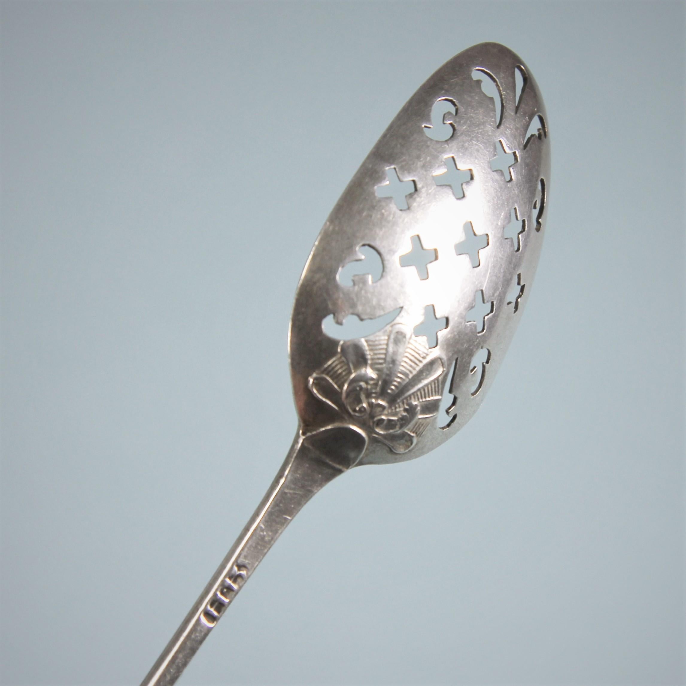 George II/III Sterling Silver Shellback Mote Spoon, London, circa 1760 For Sale 2