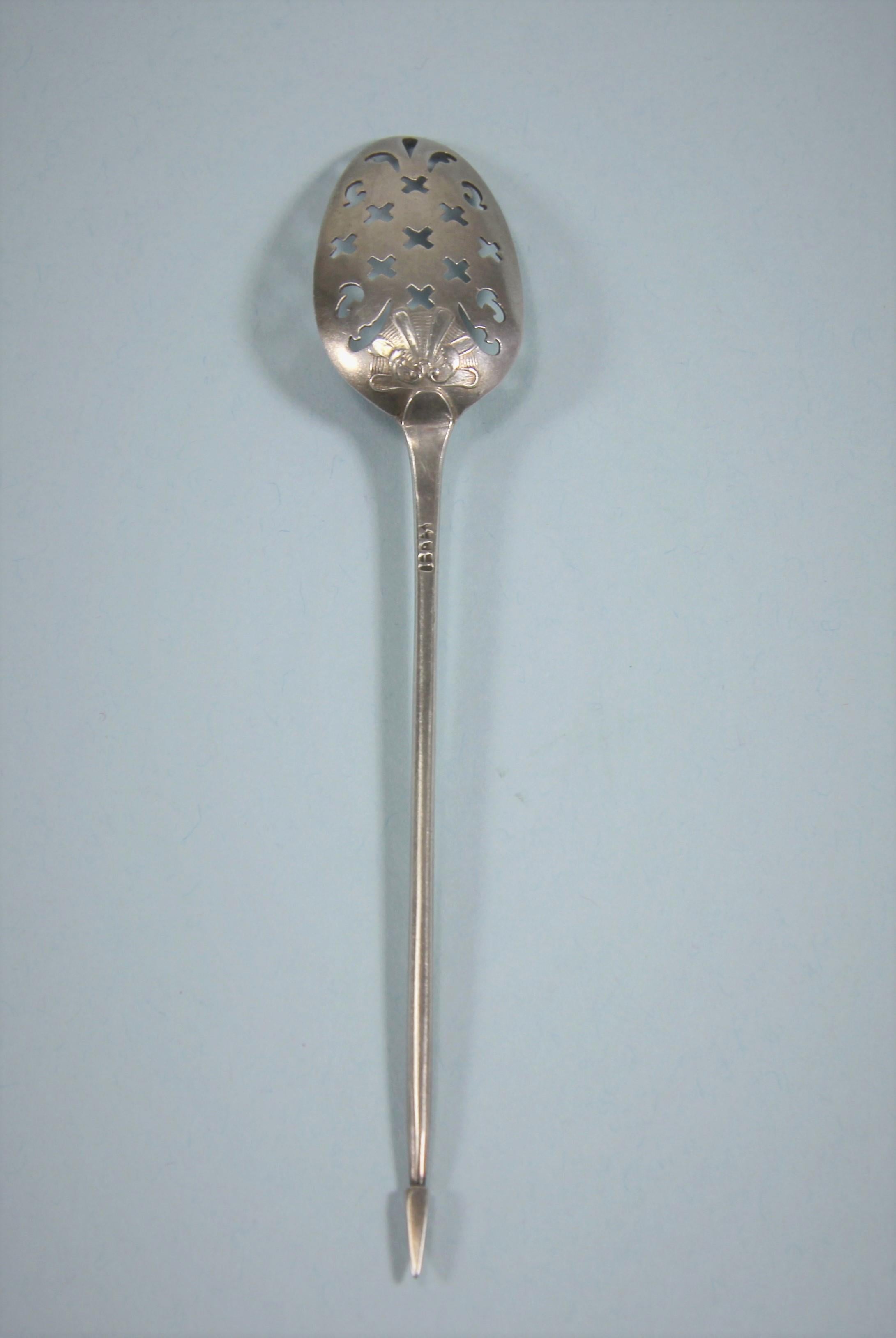George II/III Sterling Silver Shellback Mote Spoon, London, circa 1760 For Sale 3