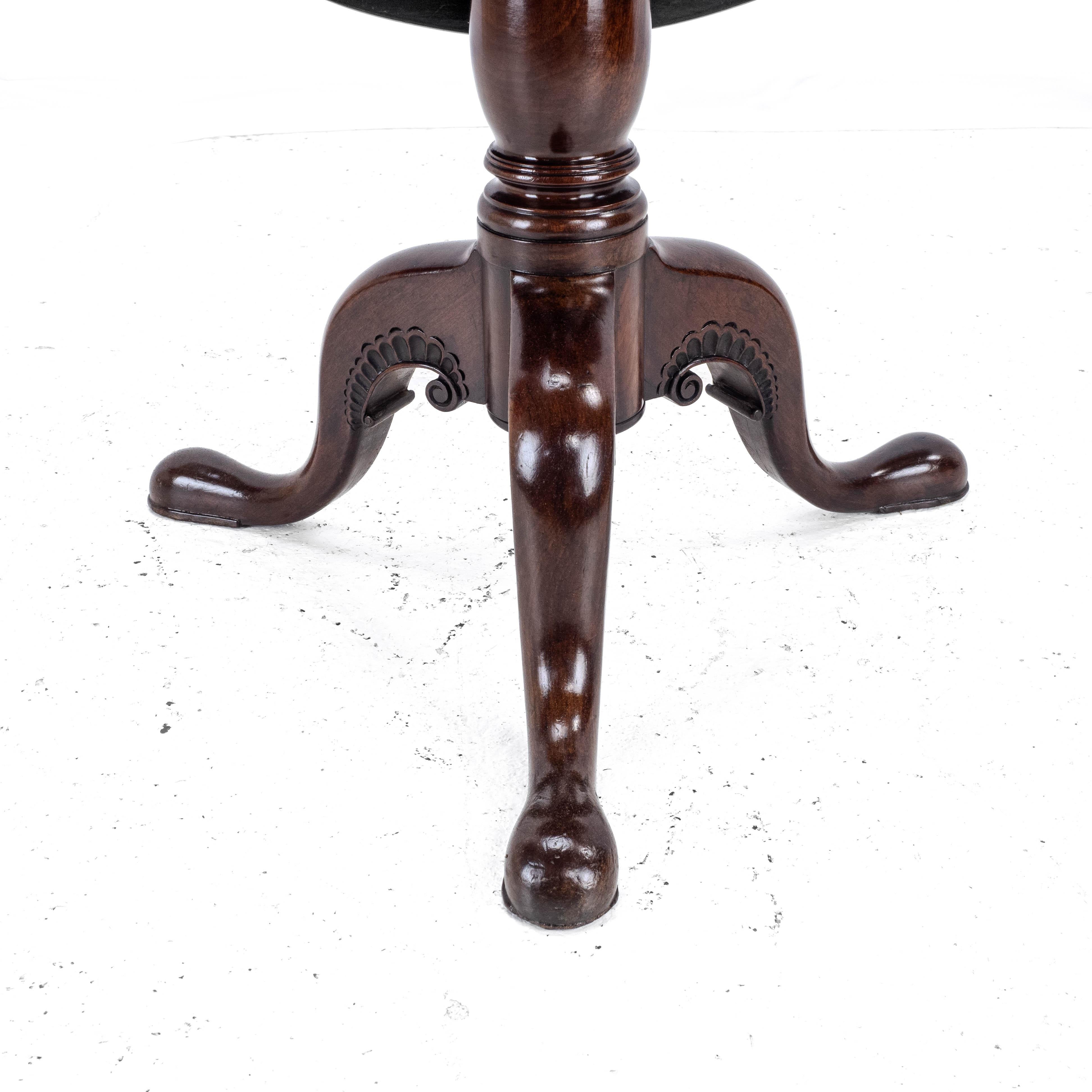 George II Irish Carved Mahogany Tripod Tilt-top Supper Table c.1750 (Georgian La For Sale 5