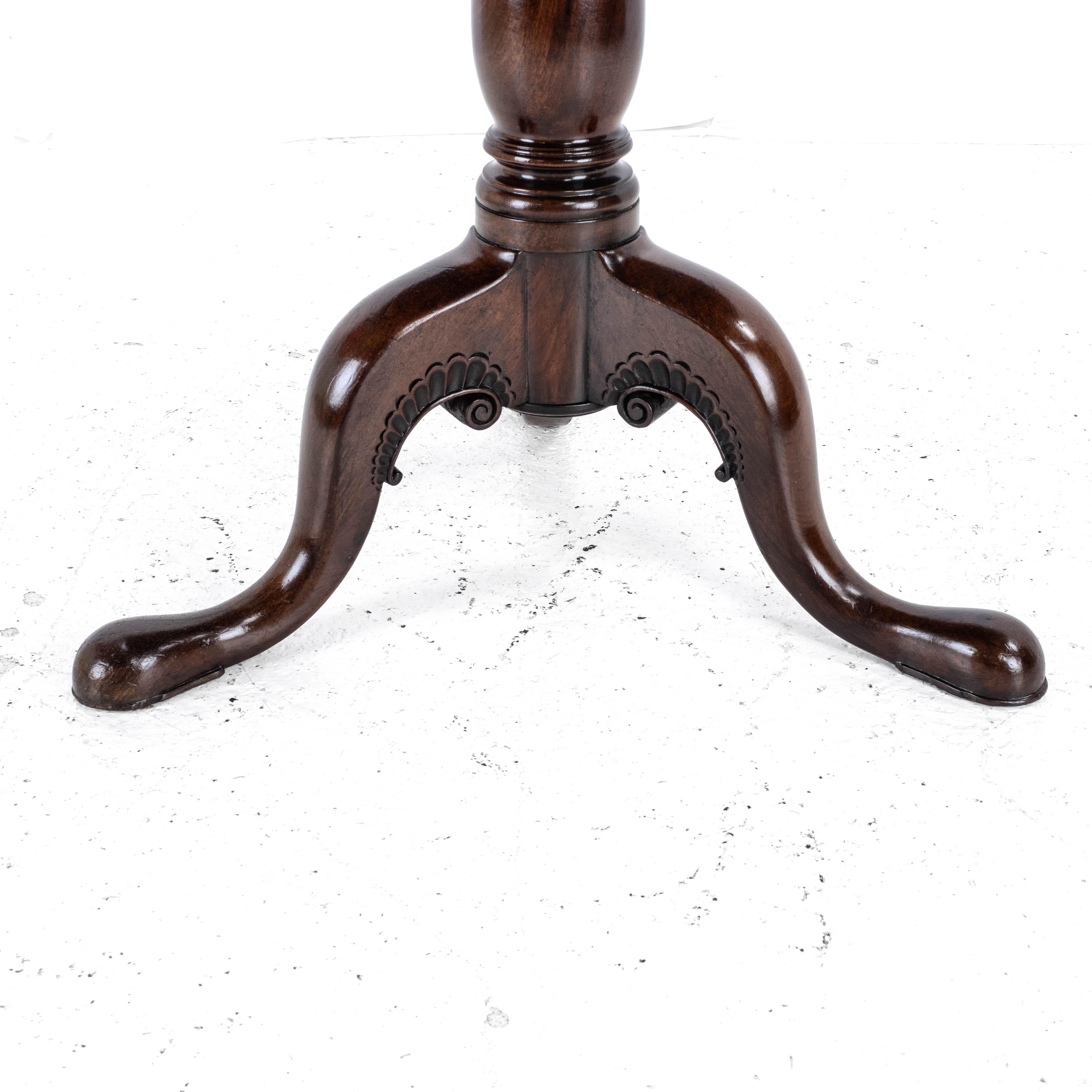 George II Irish Carved Mahogany Tripod Tilt-top Supper Table c.1750 (Georgian La For Sale 6