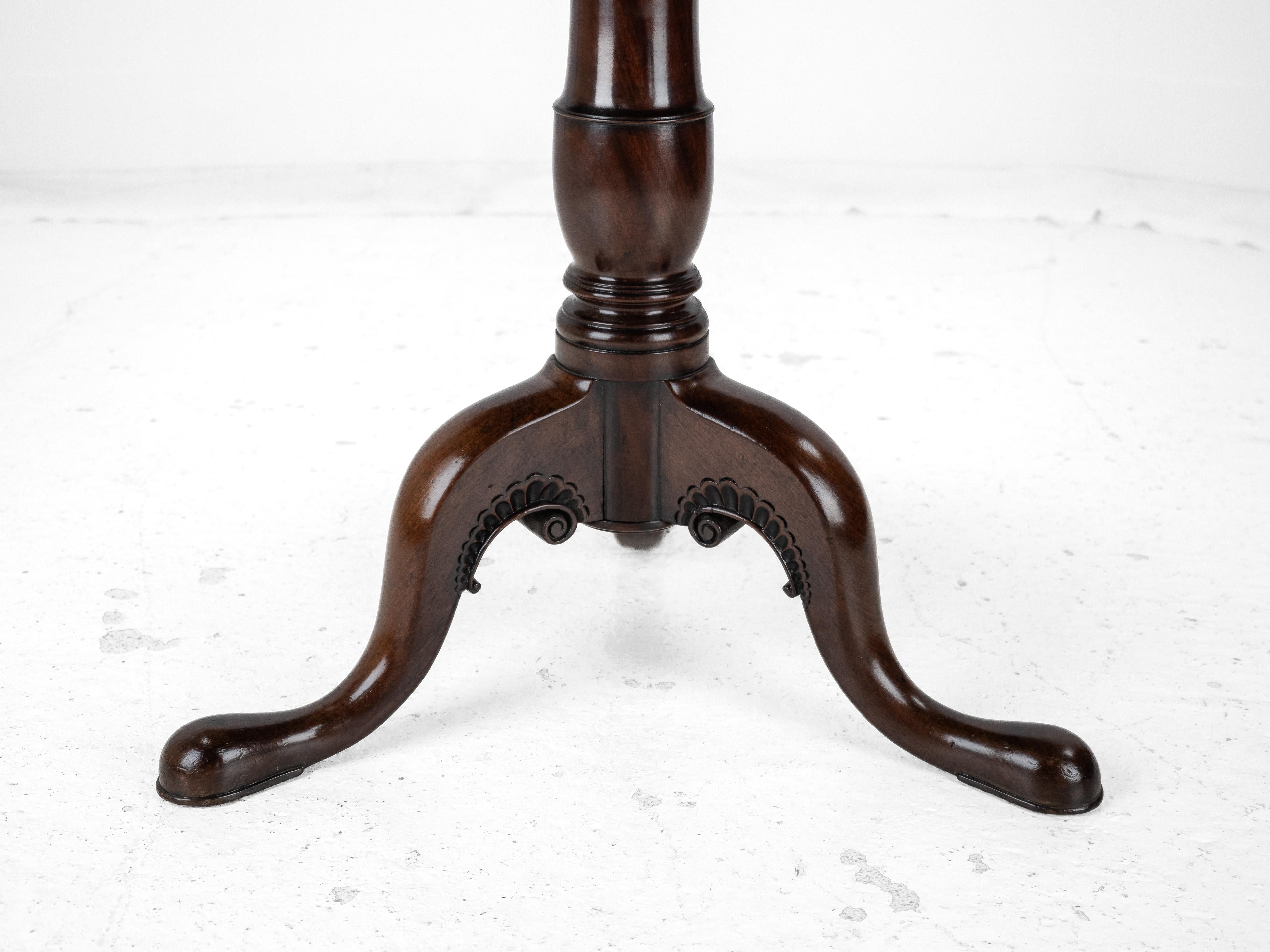 Irish George II Carved Mahogany Tripod Tilt-top Supper Table circa 1750 Georgian For Sale 7