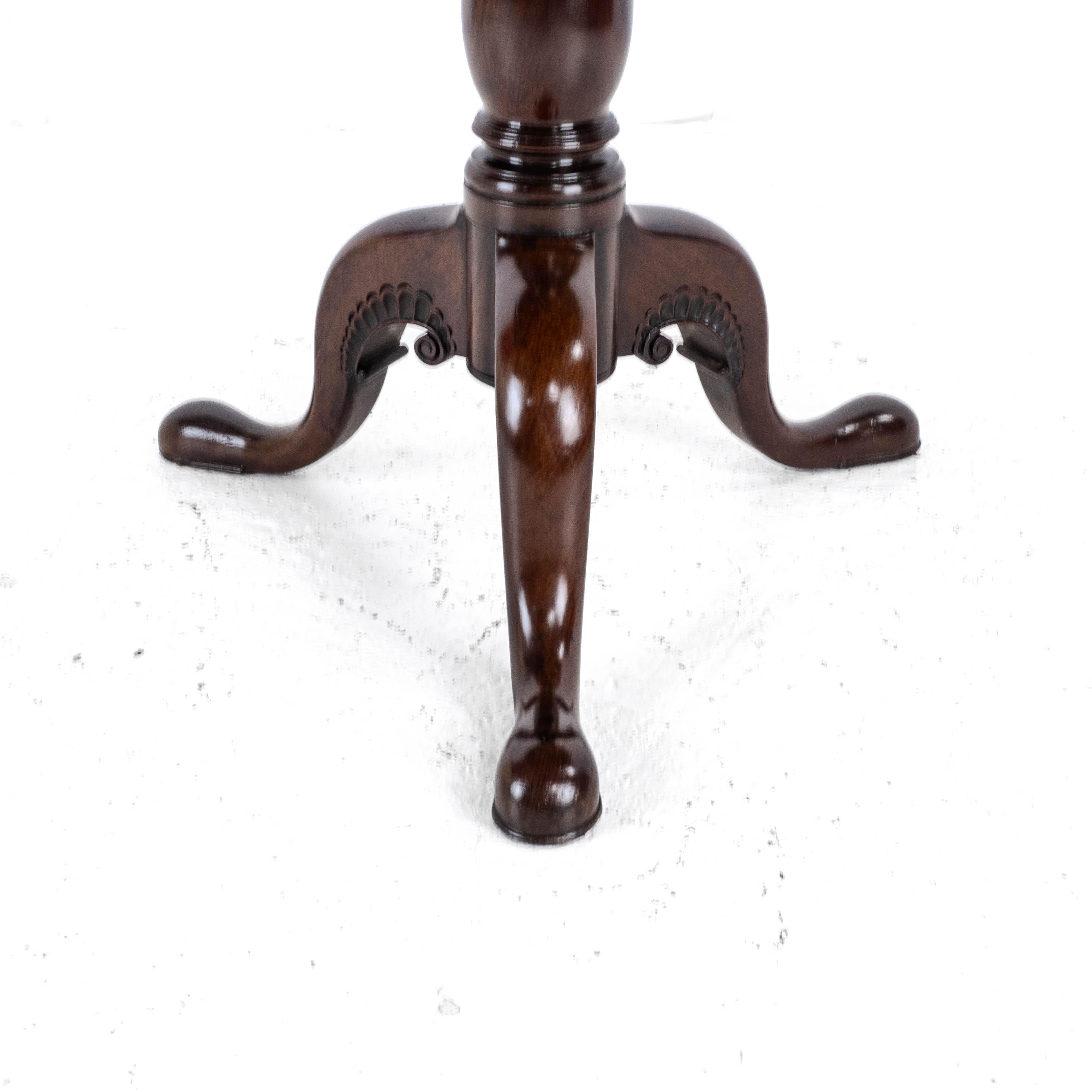 George II Irish Carved Mahogany Tripod Tilt-top Supper Table c.1750 (Georgian La For Sale 7