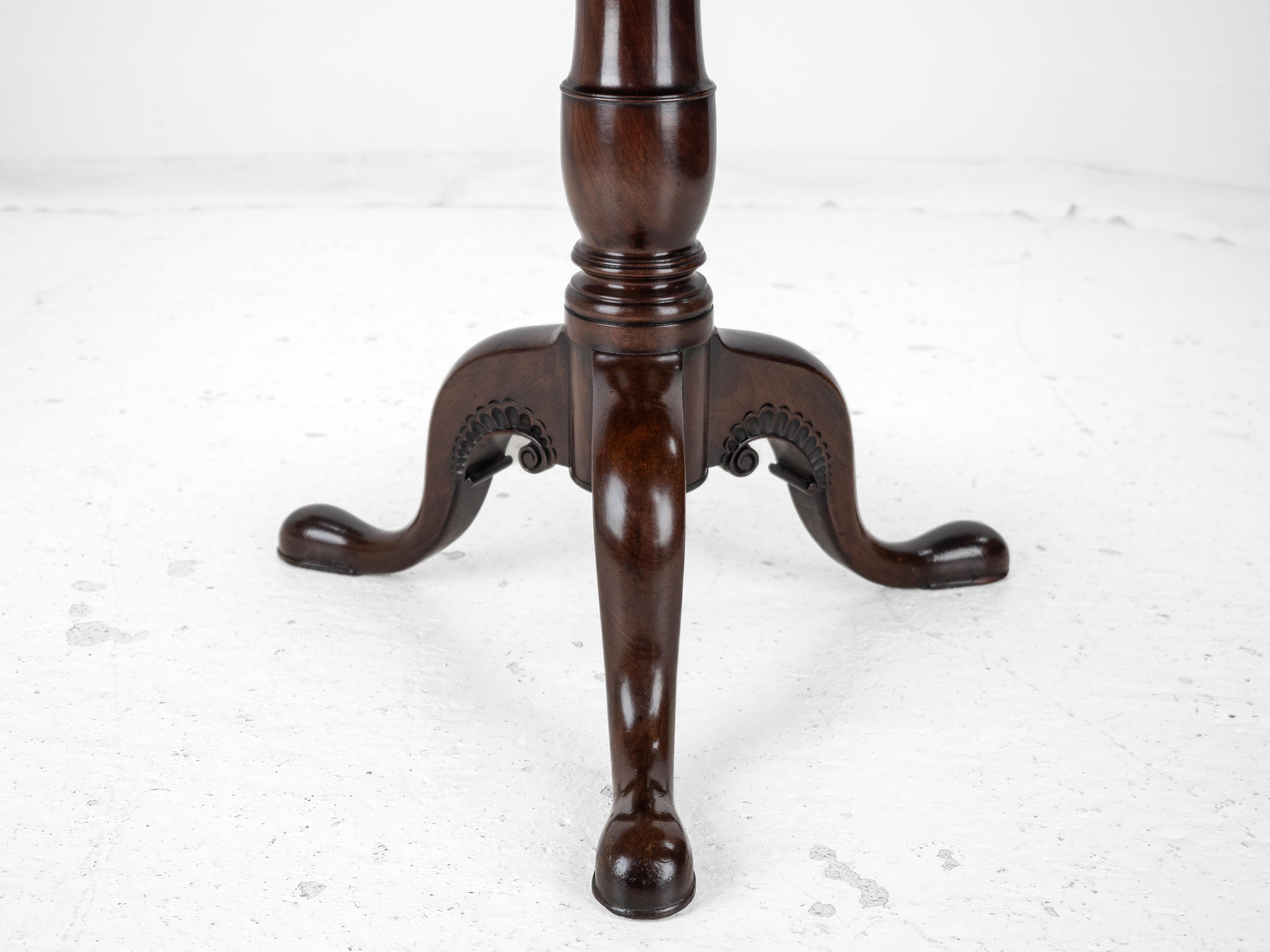 Irish George II Carved Mahogany Tripod Tilt-top Supper Table circa 1750 Georgian For Sale 8