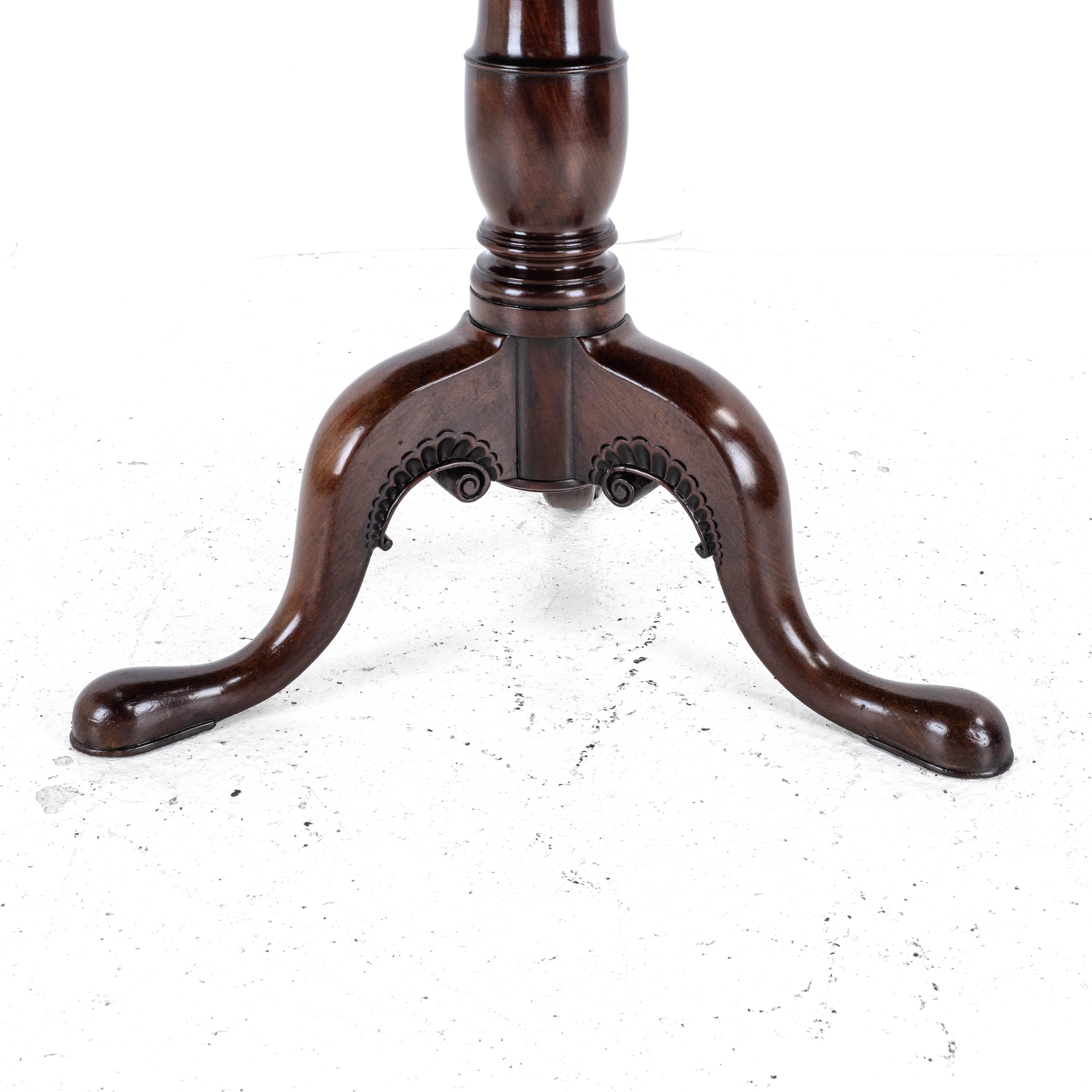 George II Irish Carved Mahogany Tripod Tilt-top Supper Table c.1750 (Georgian La For Sale 8
