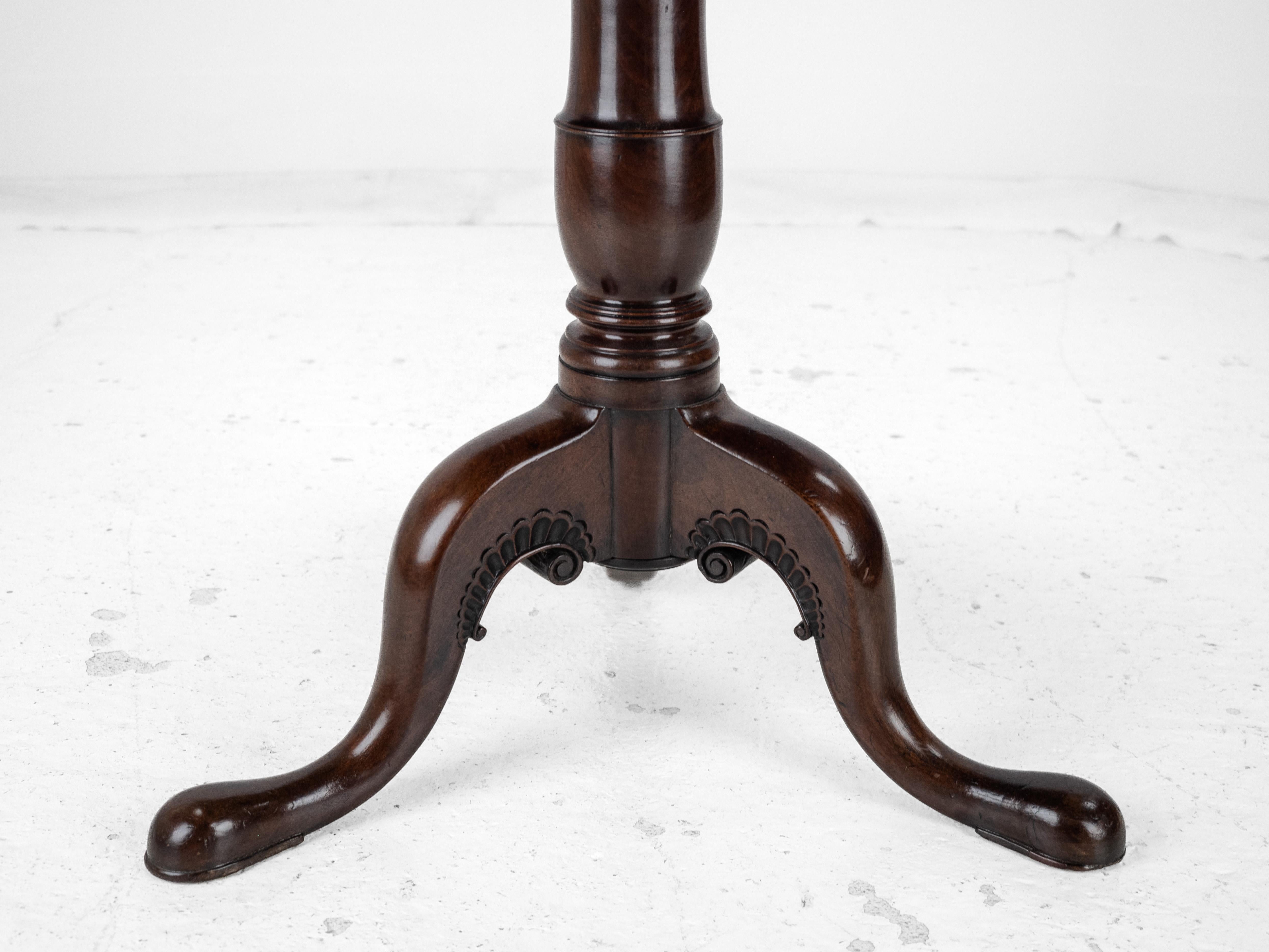 Irish George II Carved Mahogany Tripod Tilt-top Supper Table circa 1750 Georgian For Sale 9