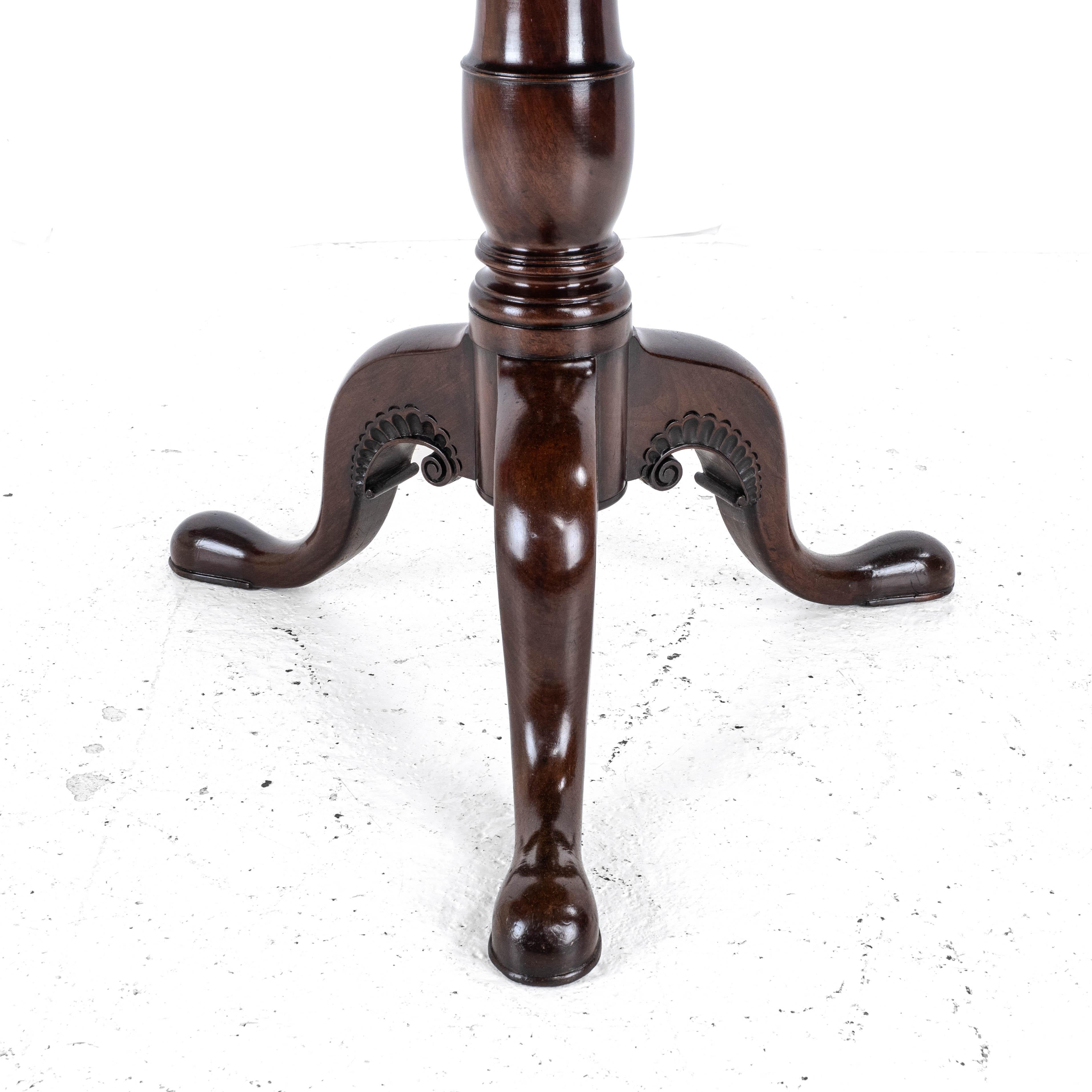 George II Irish Carved Mahogany Tripod Tilt-top Supper Table c.1750 (Georgian La For Sale 9