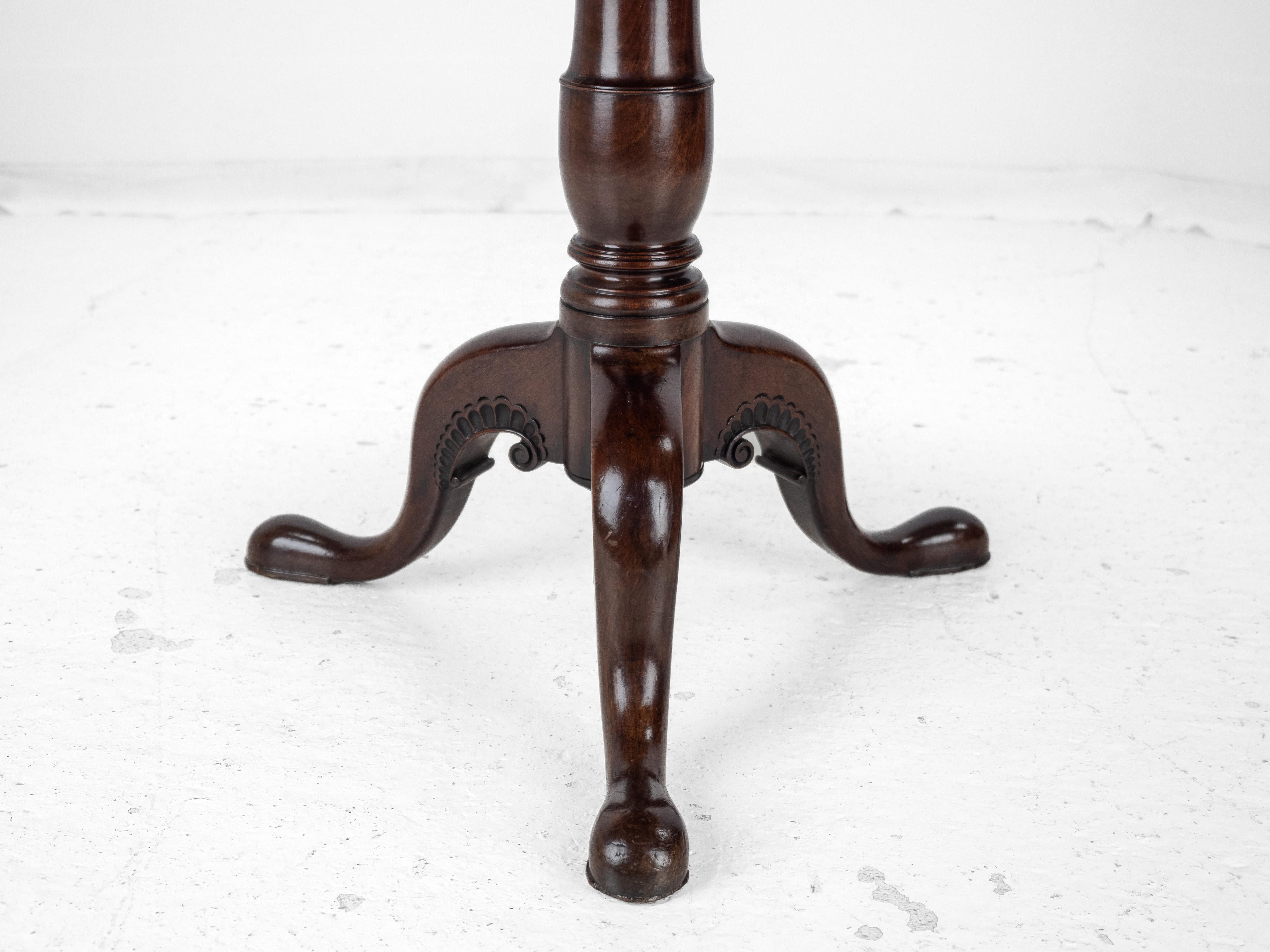 Irish George II Carved Mahogany Tripod Tilt-top Supper Table circa 1750 Georgian For Sale 10