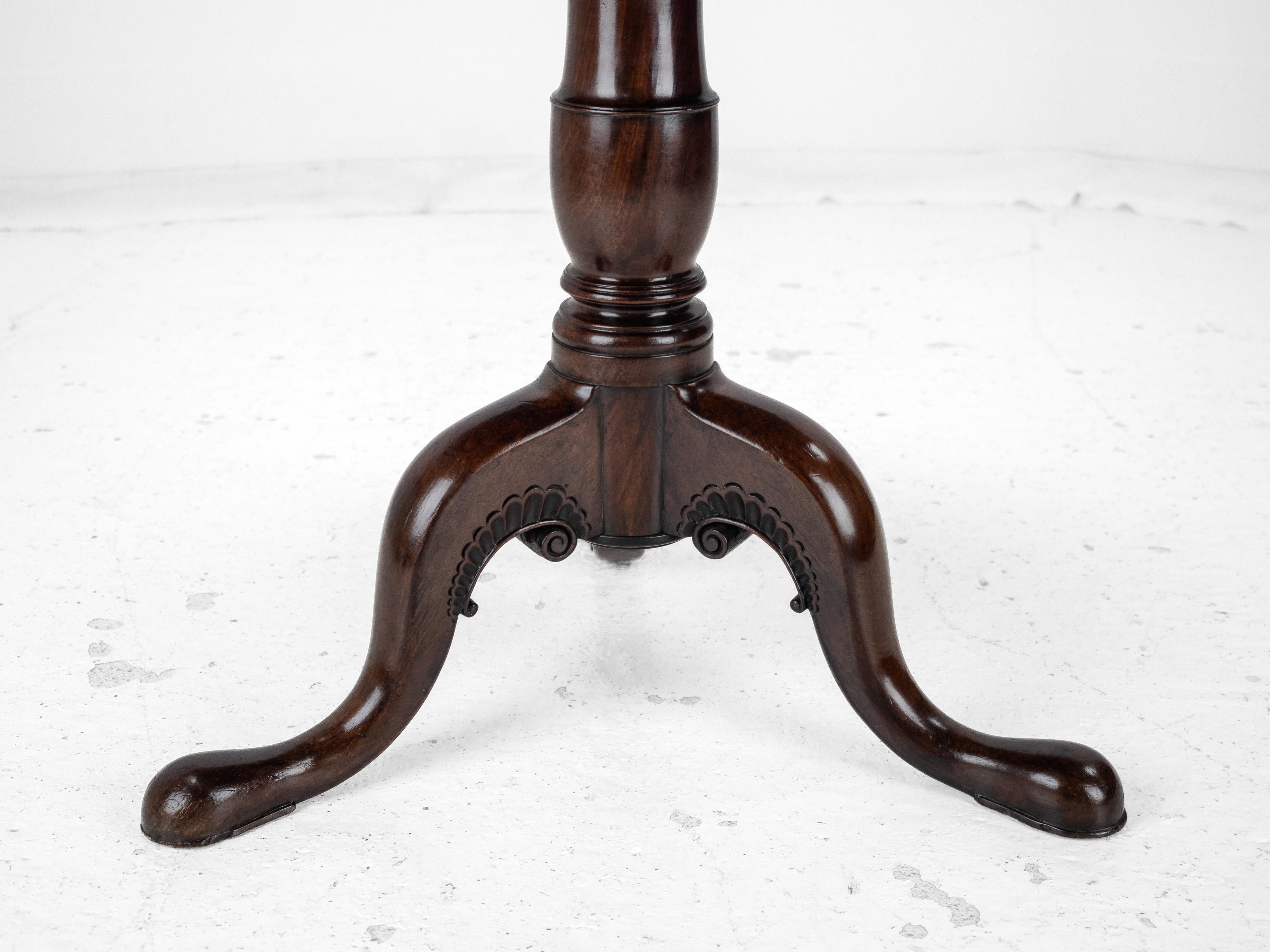 Irish George II Carved Mahogany Tripod Tilt-top Supper Table circa 1750 Georgian For Sale 11