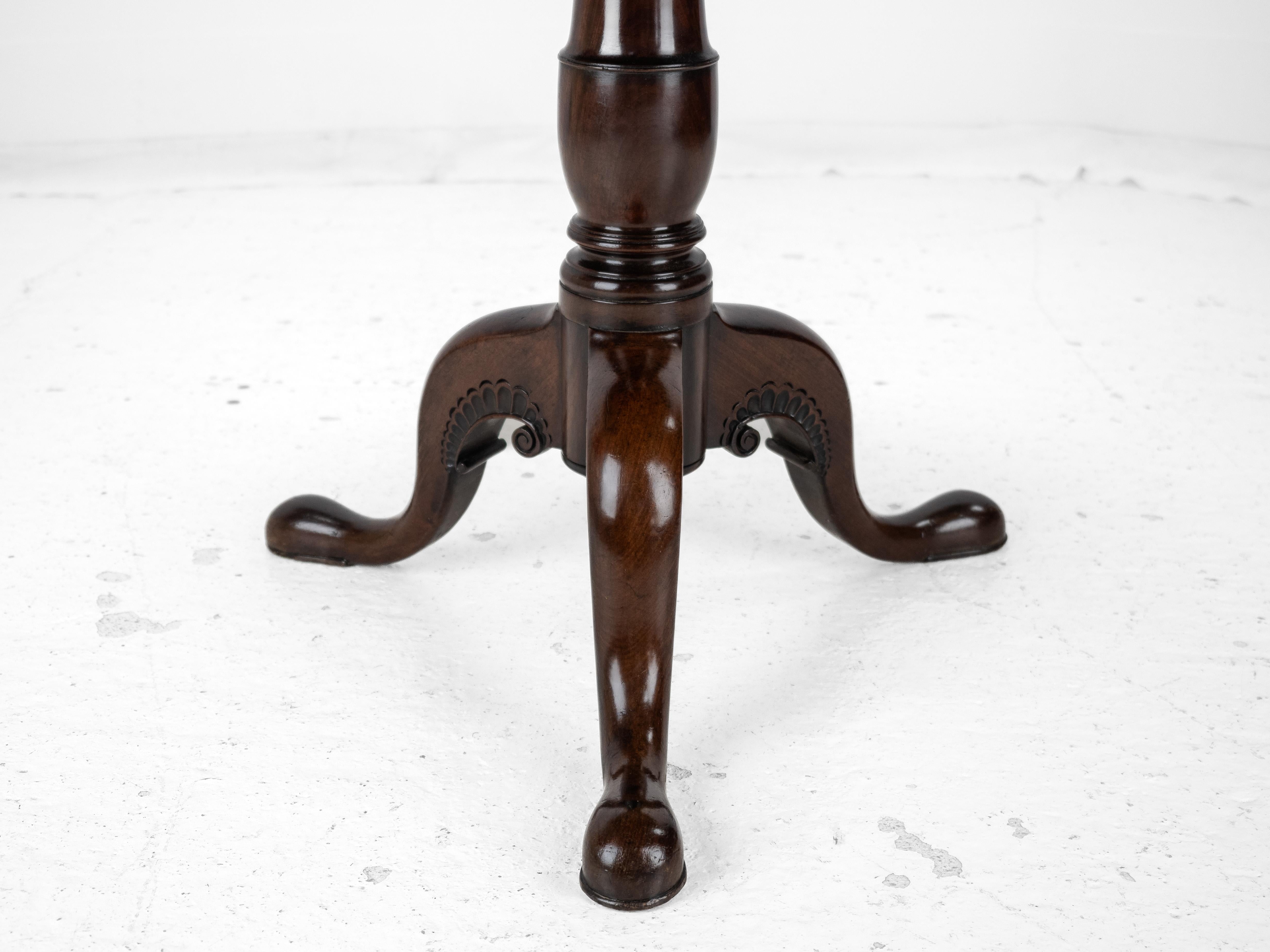 Irish George II Carved Mahogany Tripod Tilt-top Supper Table circa 1750 Georgian For Sale 12