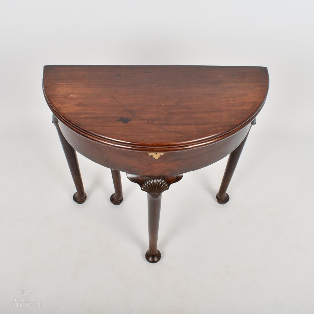 George II Irish Mahogany, Demi-Lune, Fold-Out, Tea Table circa, 1760 In Good Condition For Sale In Lincoln, GB