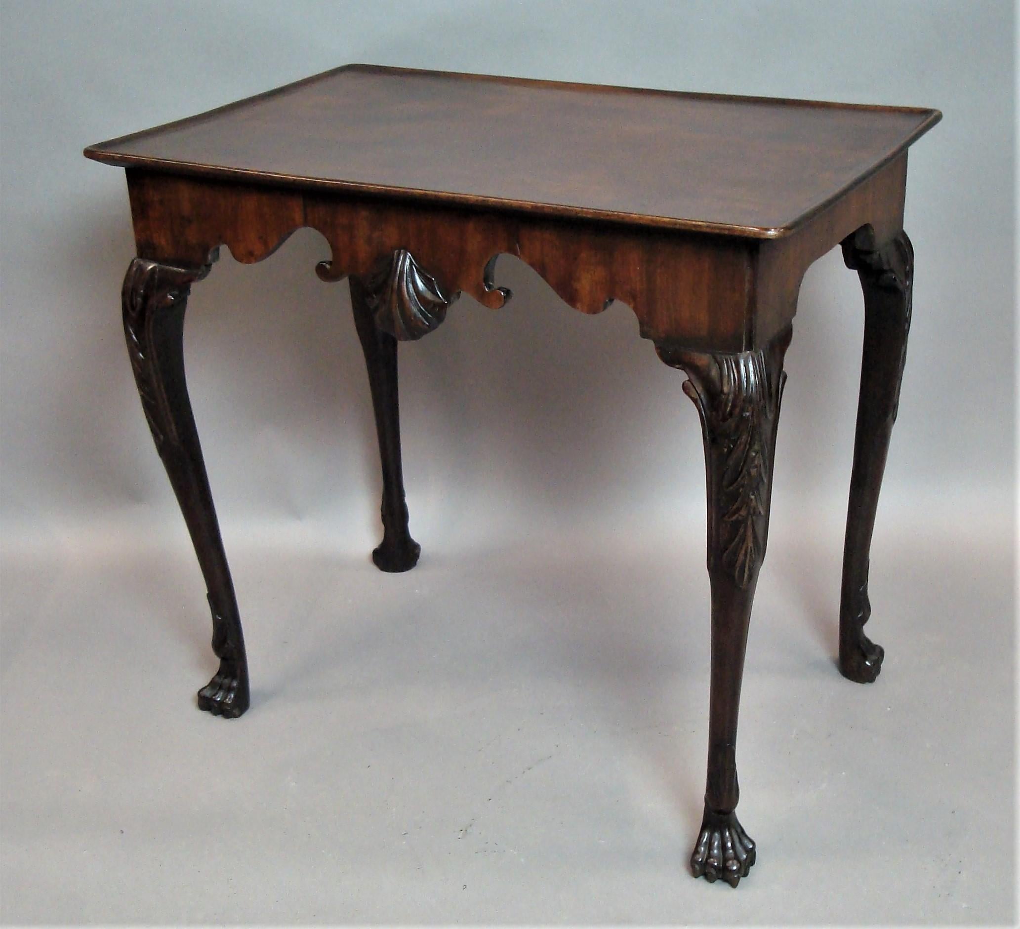 George II Irish Mahogany Silver Table In Good Condition For Sale In Moreton-in-Marsh, Gloucestershire