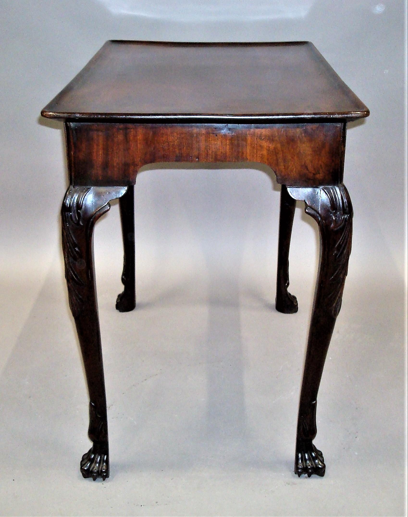 George II Irish Mahogany Silver Table (Poliert) im Angebot