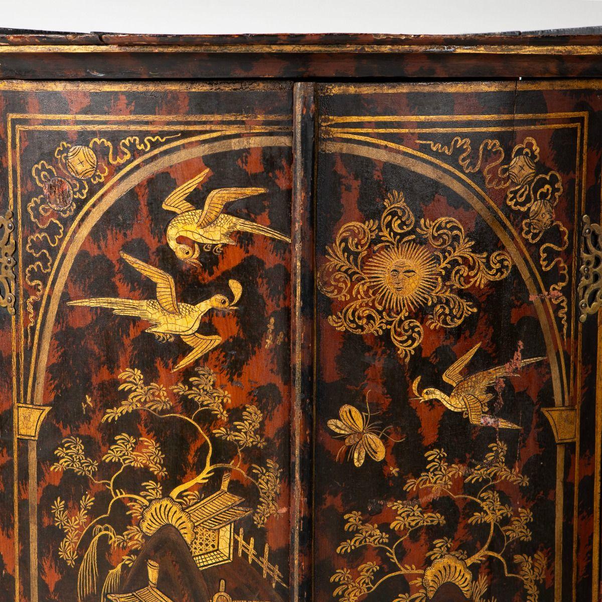 English George II Japanned and Gilt Hanging Corner Cabinet, circa 1730 For Sale