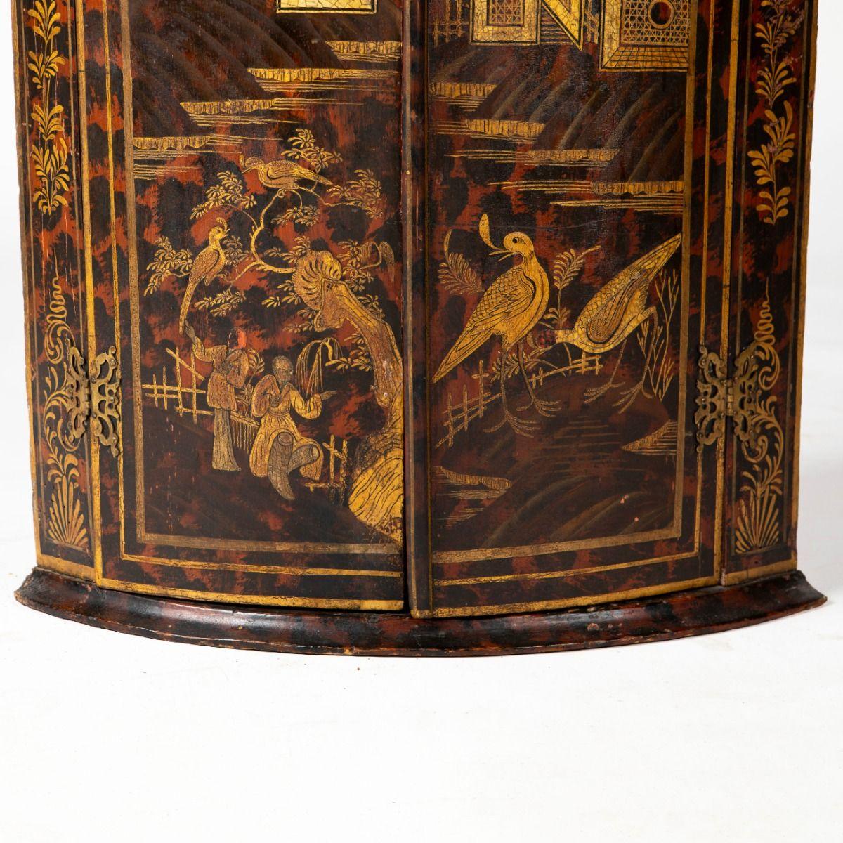 Hand-Painted George II Japanned and Gilt Hanging Corner Cabinet, circa 1730 For Sale