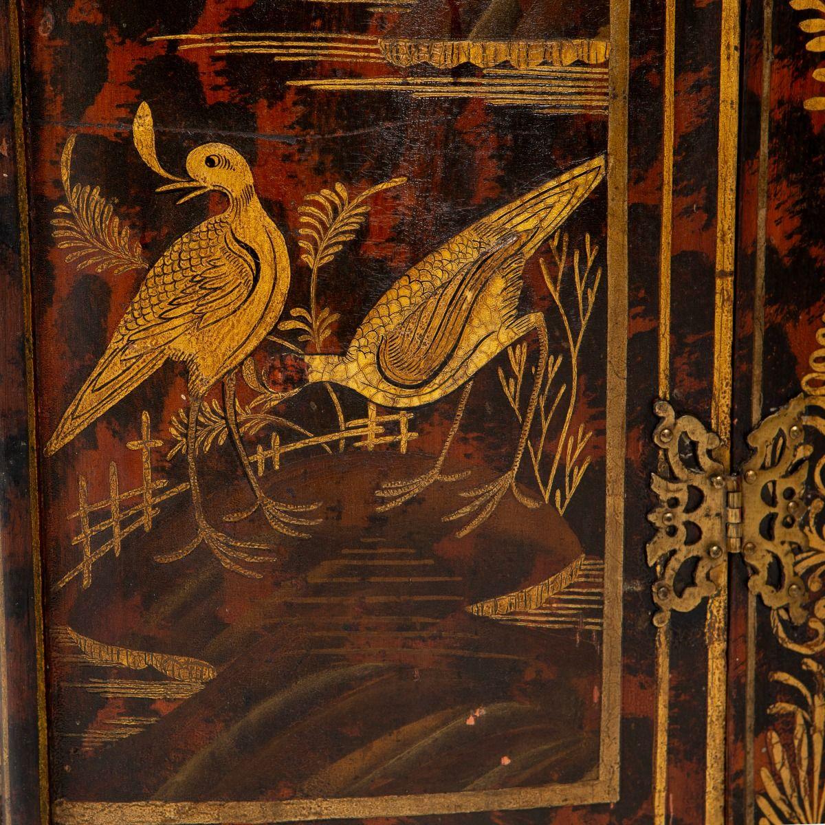 18th Century George II Japanned and Gilt Hanging Corner Cabinet, circa 1730 For Sale