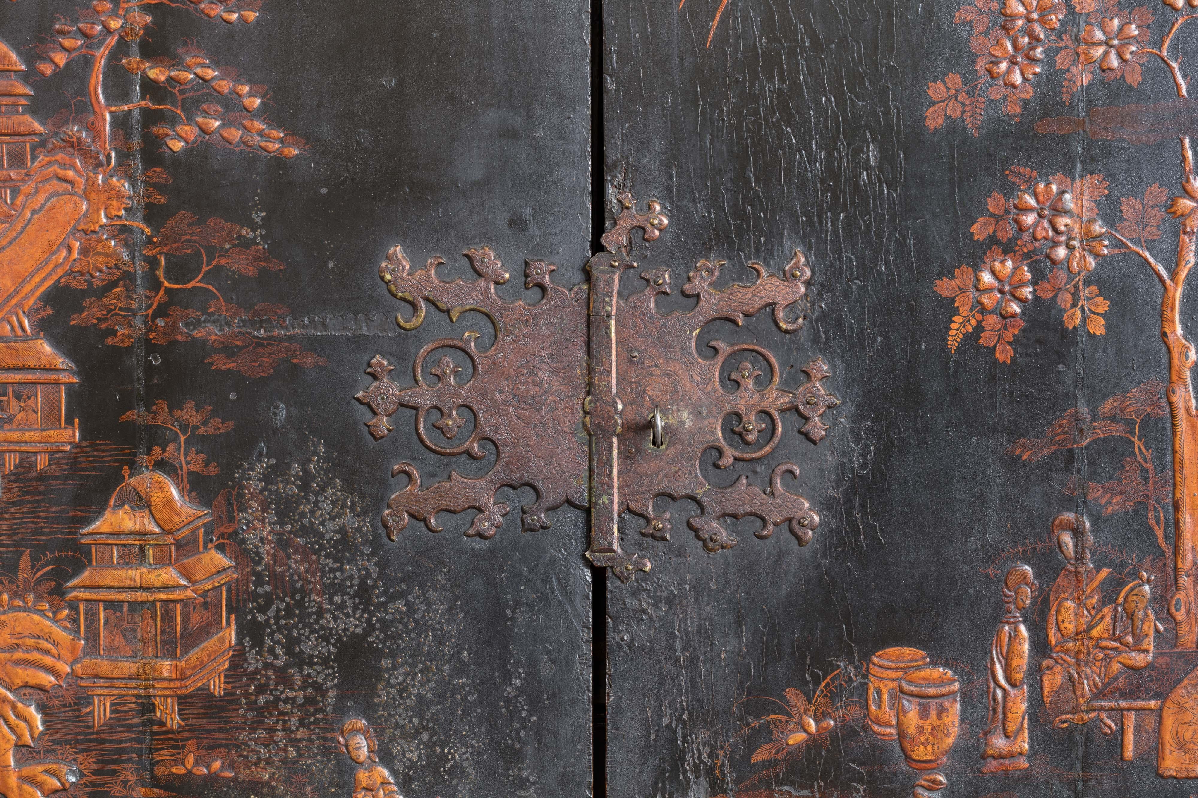 18th Century George II Lacquer Cabinet on Chest For Sale