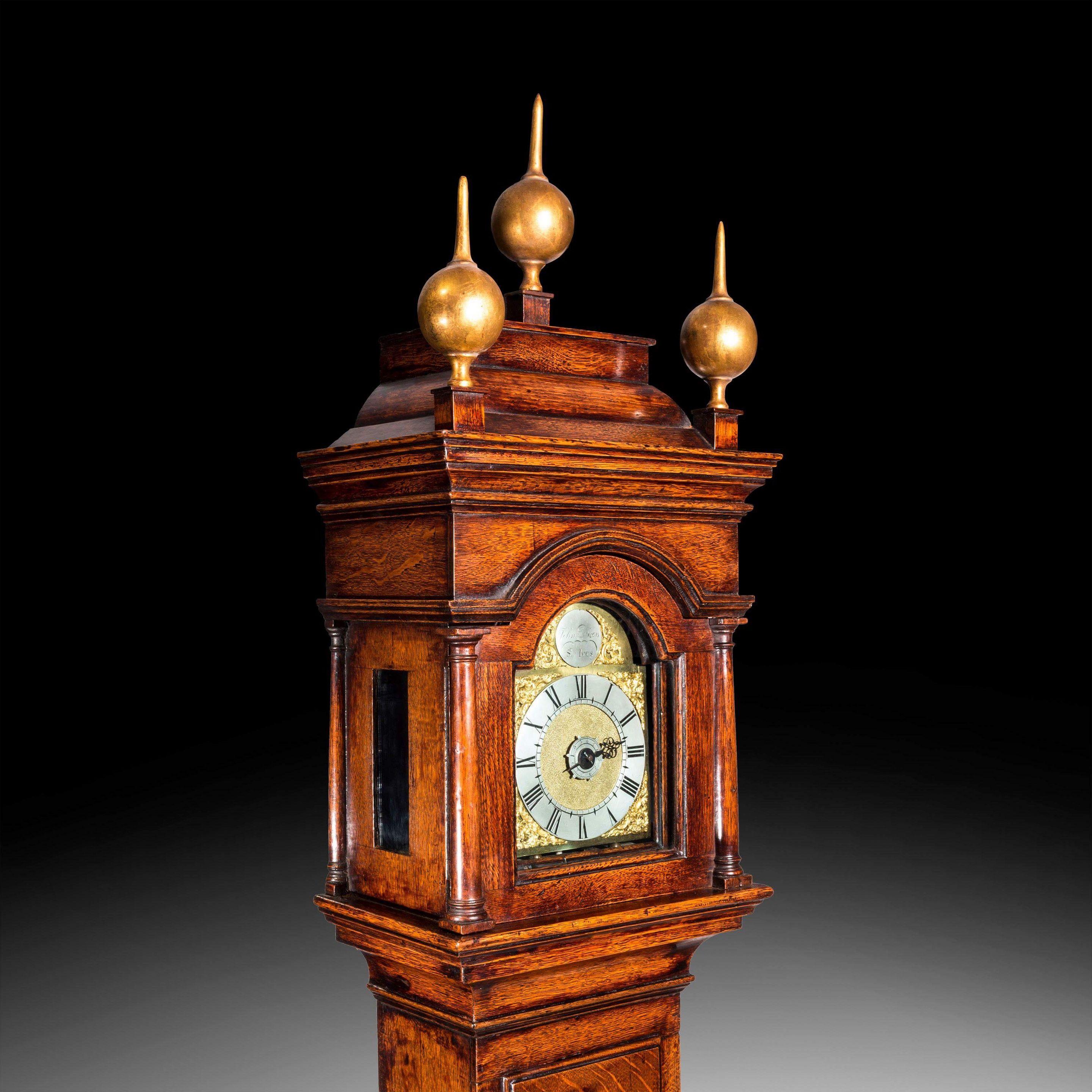 Anglais Horloge d'alarme à lanterne George II présentée dans un boîtier en chêne aux proportions parfaites en vente