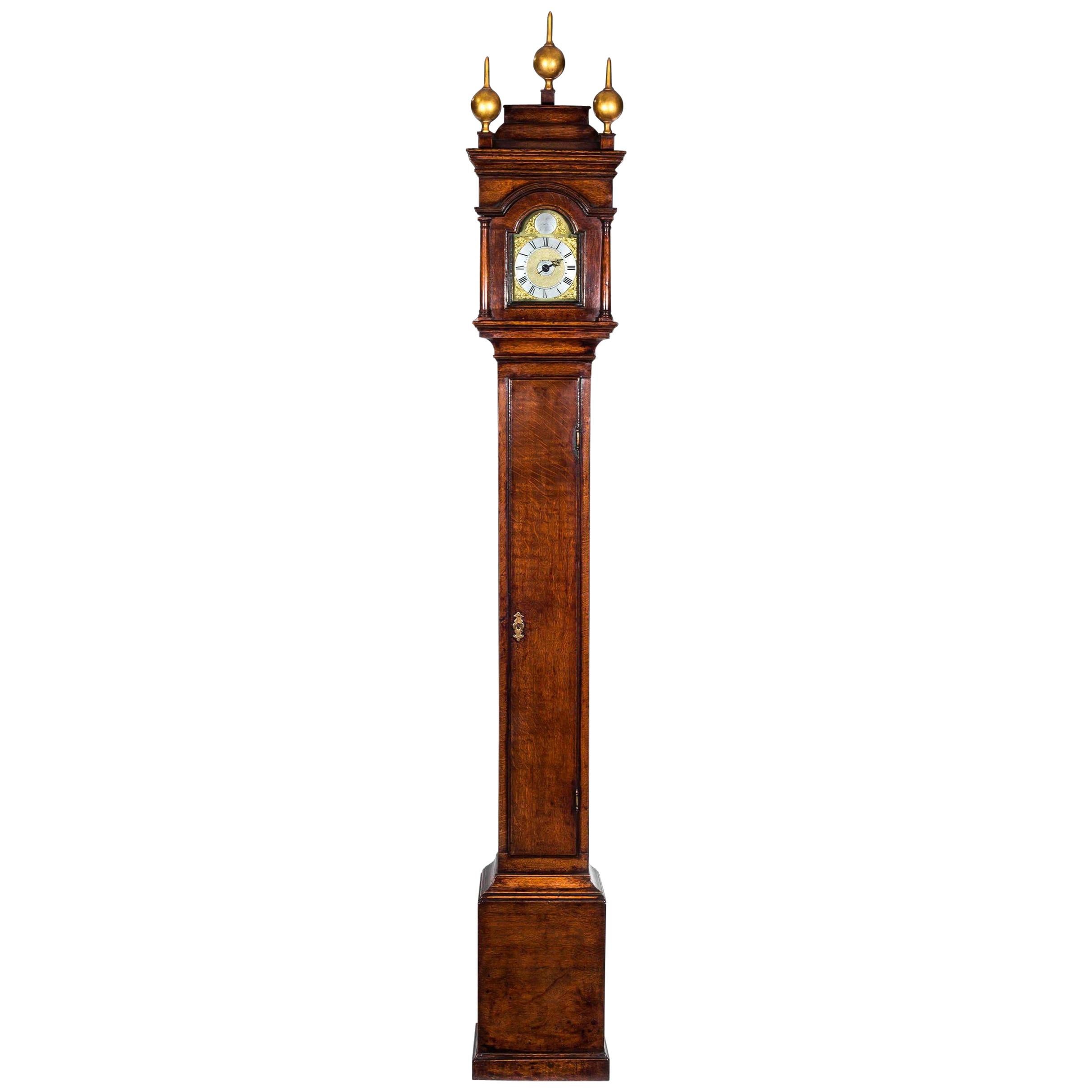 Horloge d'alarme à lanterne George II présentée dans un boîtier en chêne aux proportions parfaites en vente