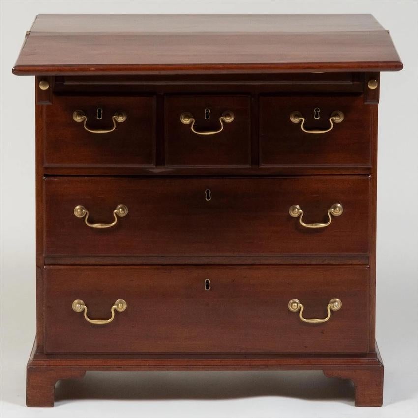 George II Mahogany Bachelor's Chest with hinged top over with four dovetailed drawers, set on straight bracket feet England:.