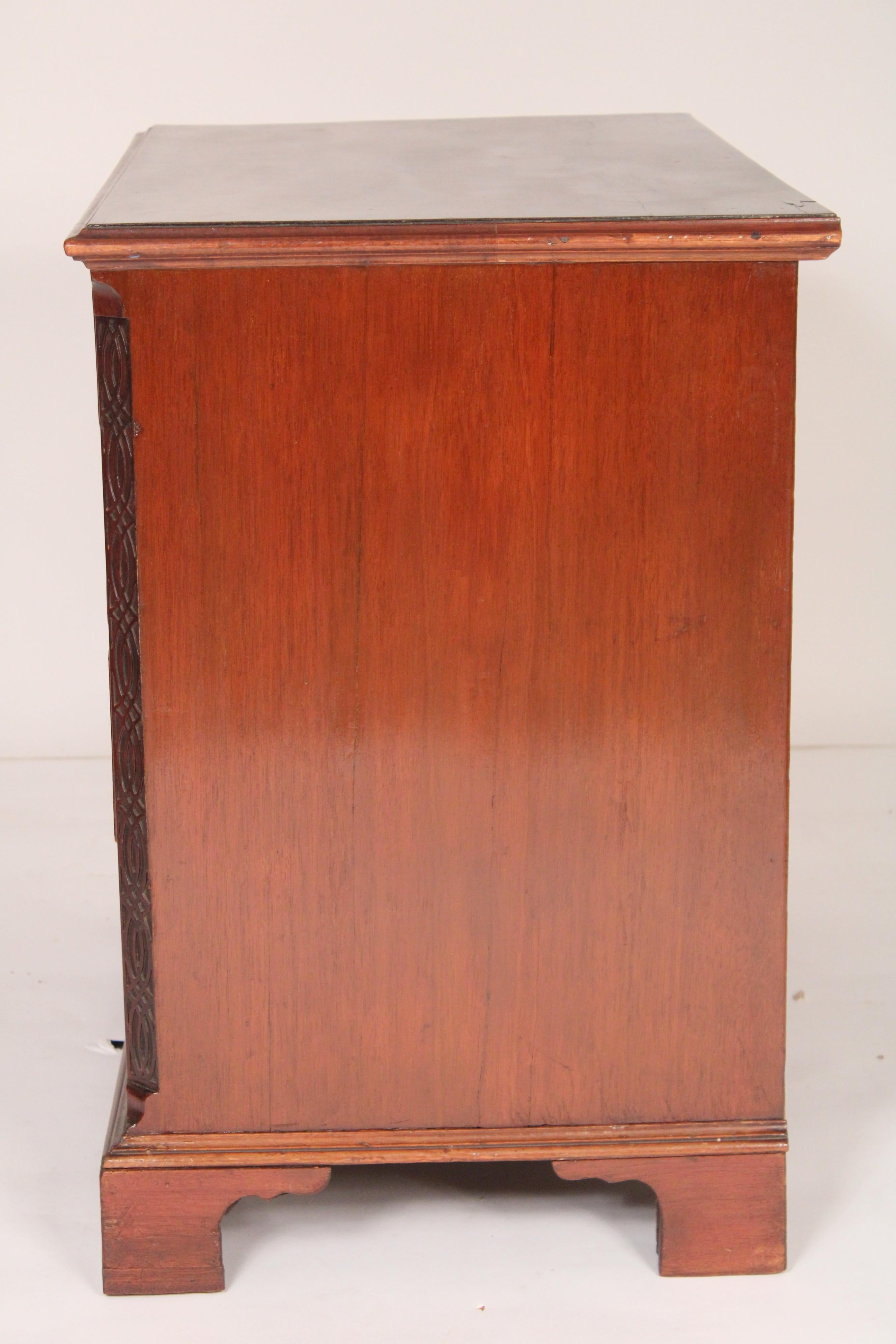 George II Mahogany Bachelors Chest In Good Condition For Sale In Laguna Beach, CA