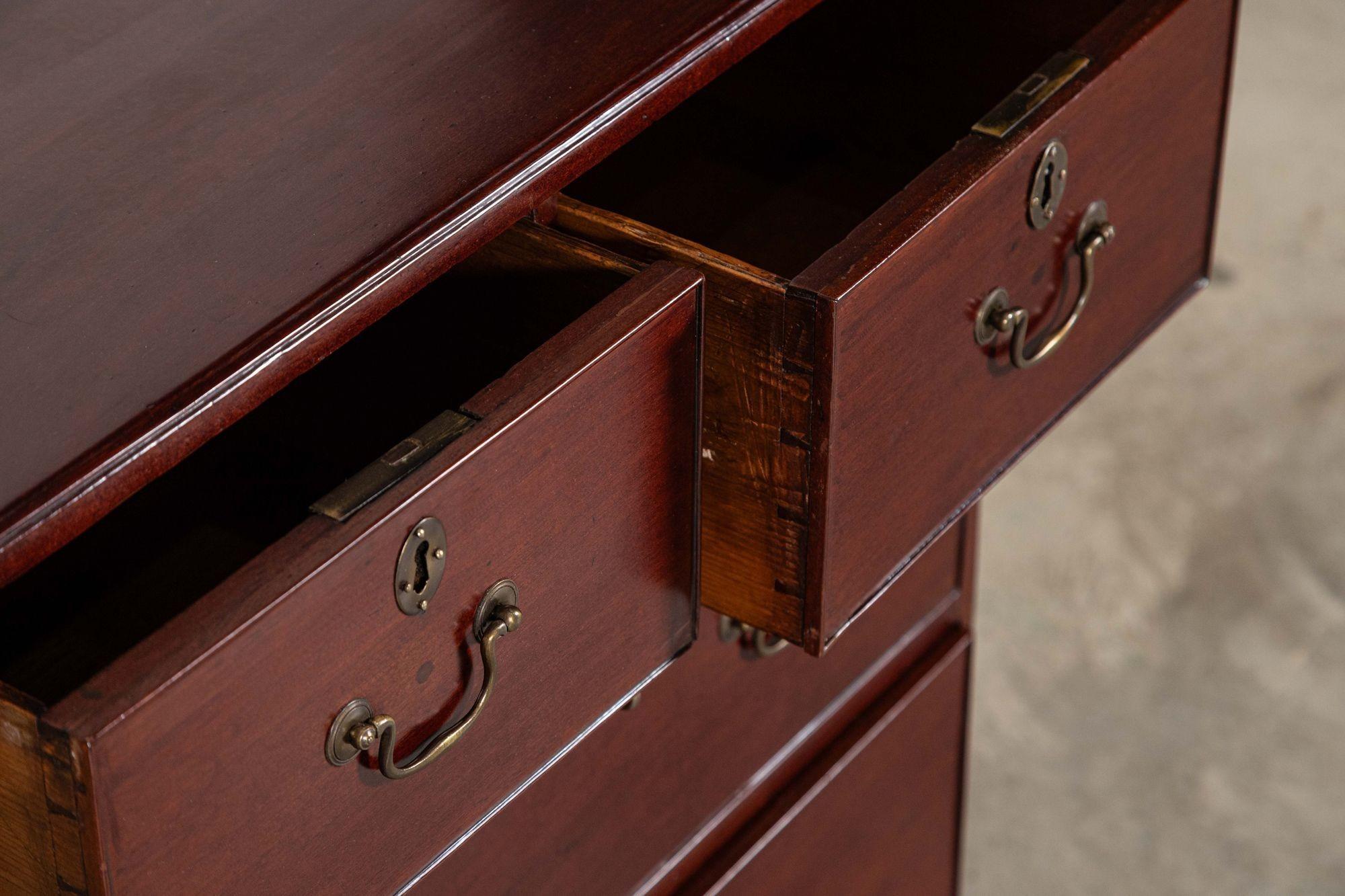 George II Mahogany Chest Drawers in vendita 6