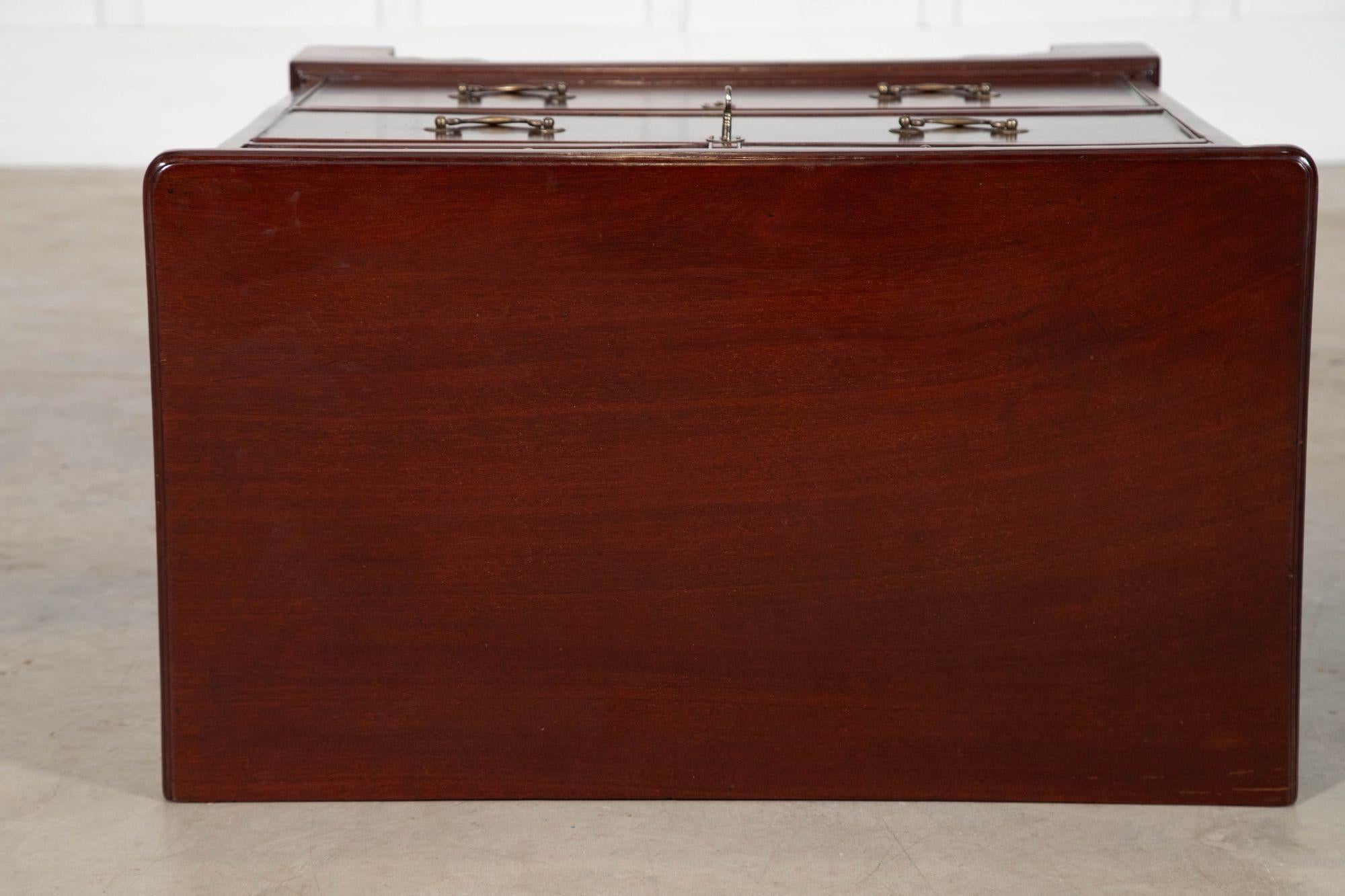 George II Mahogany Chest Drawers in vendita 7