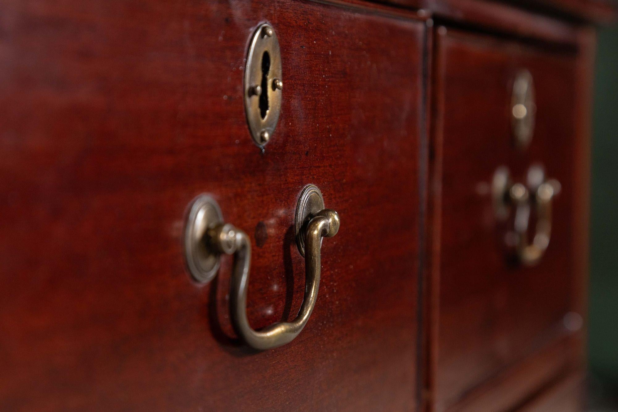 Mogano George II Mahogany Chest Drawers in vendita
