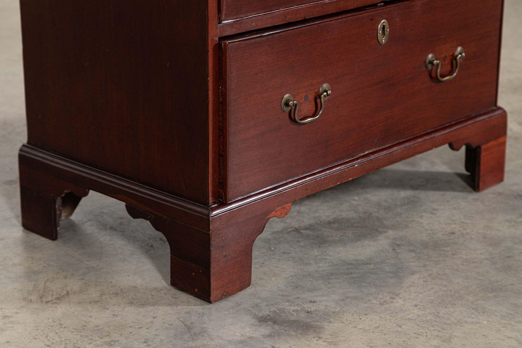 George II Mahogany Chest Drawers in vendita 2
