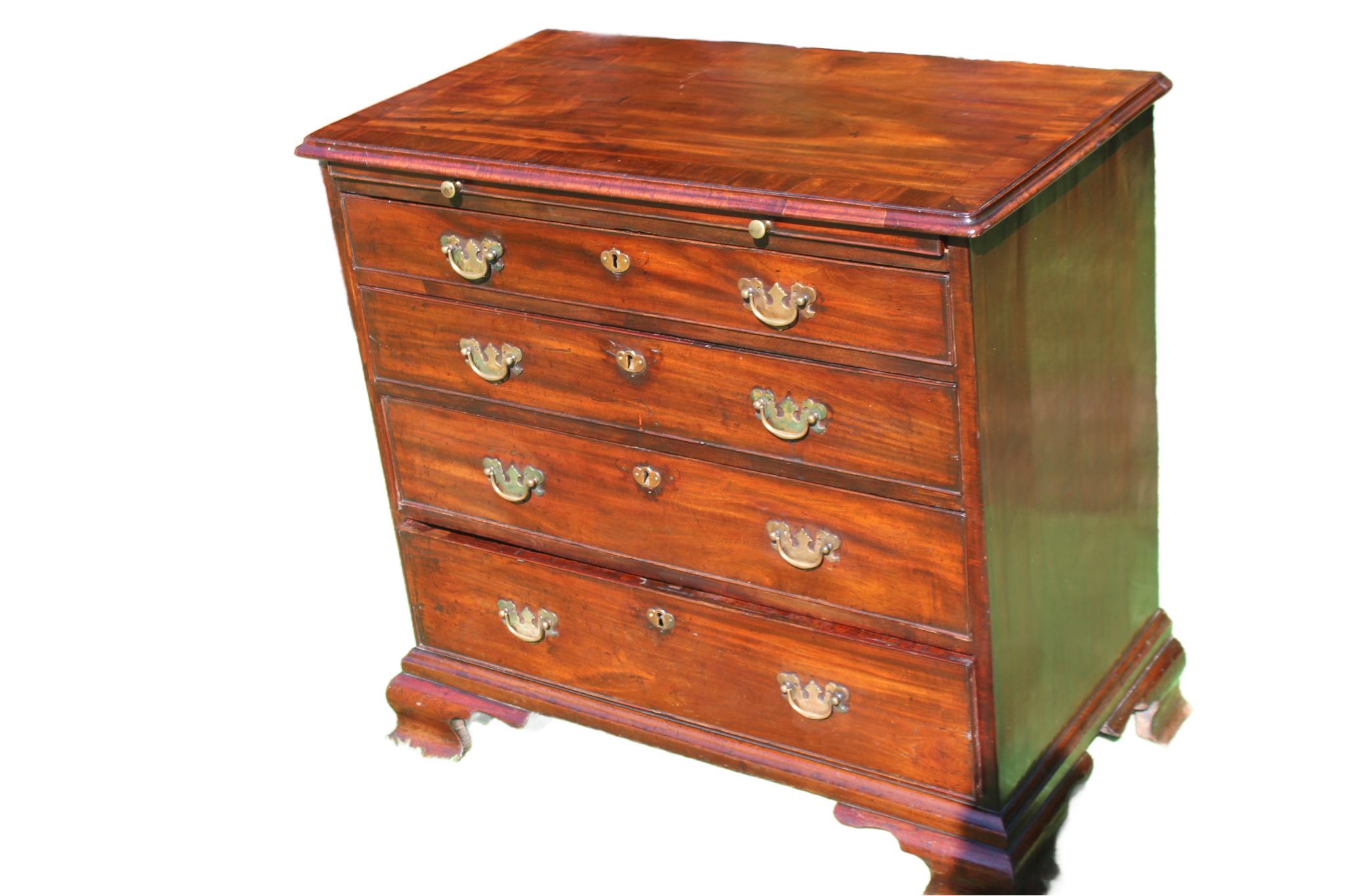 George II Mahogany Chest of Drawers, Circa 1730 – Original Ogee Feet & Brushing For Sale 4